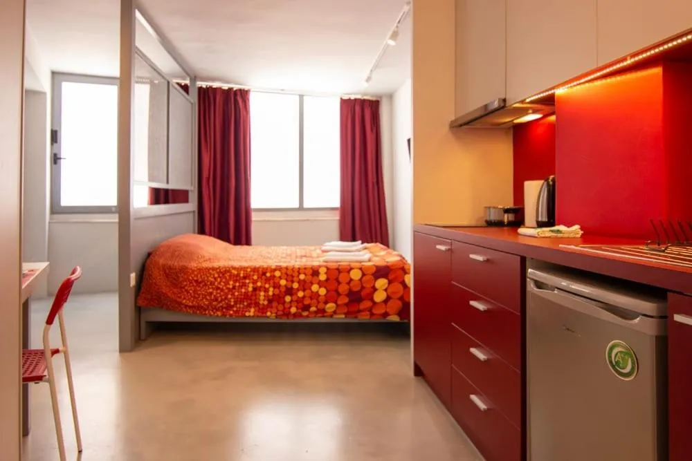 Red cosy studio in Athens center