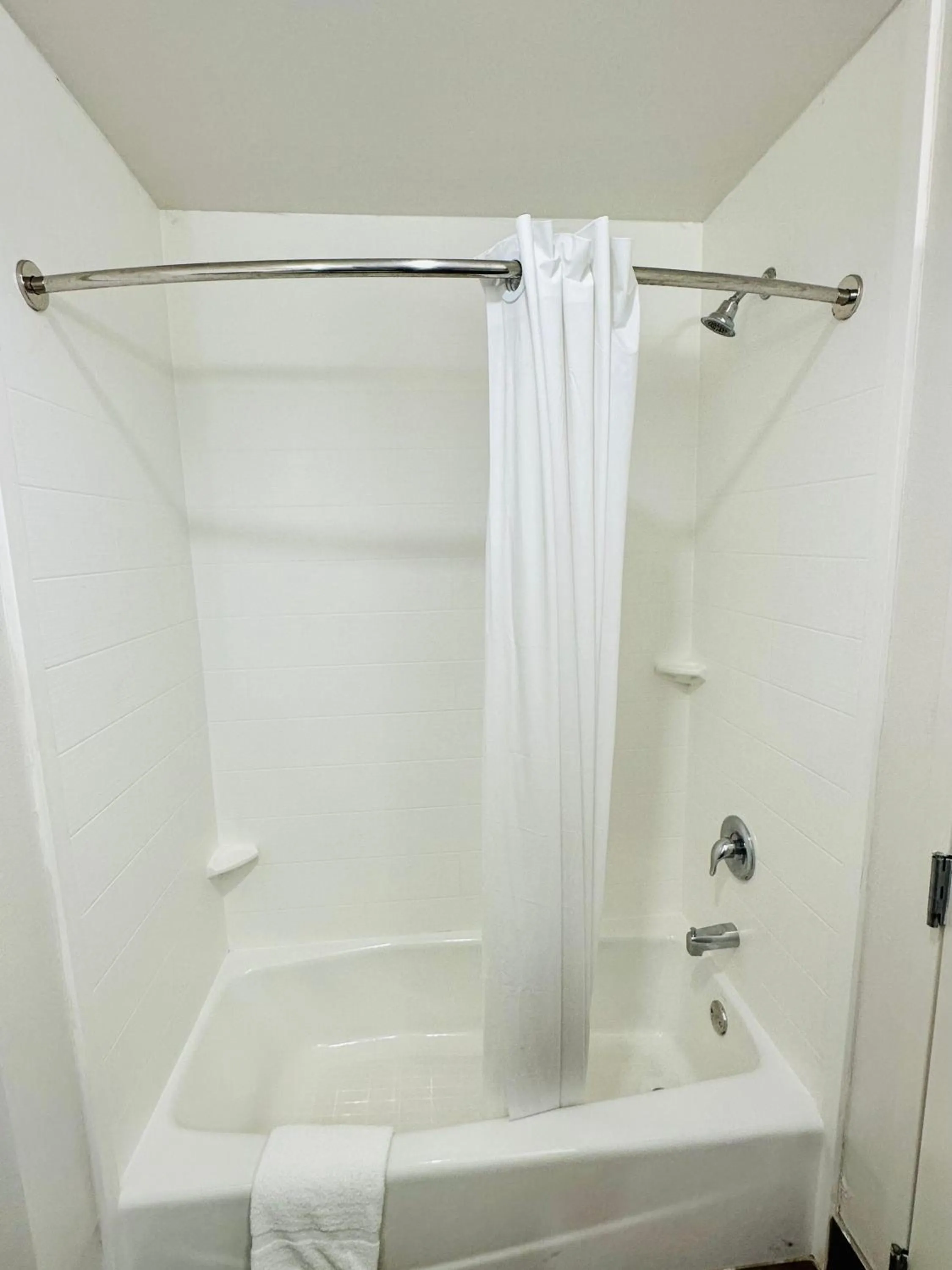 Bathroom in Lonestar Inn