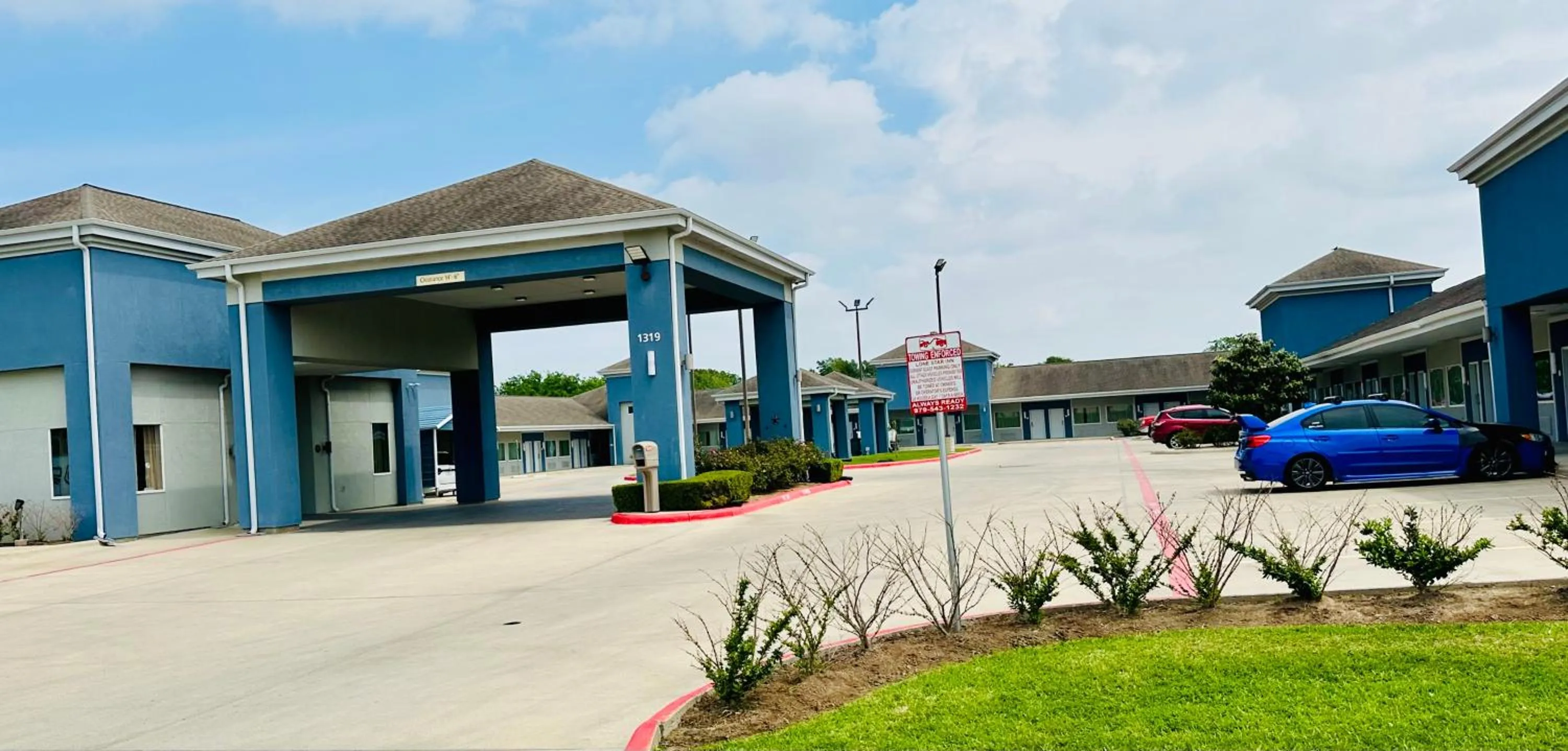 Parking in Lonestar Inn