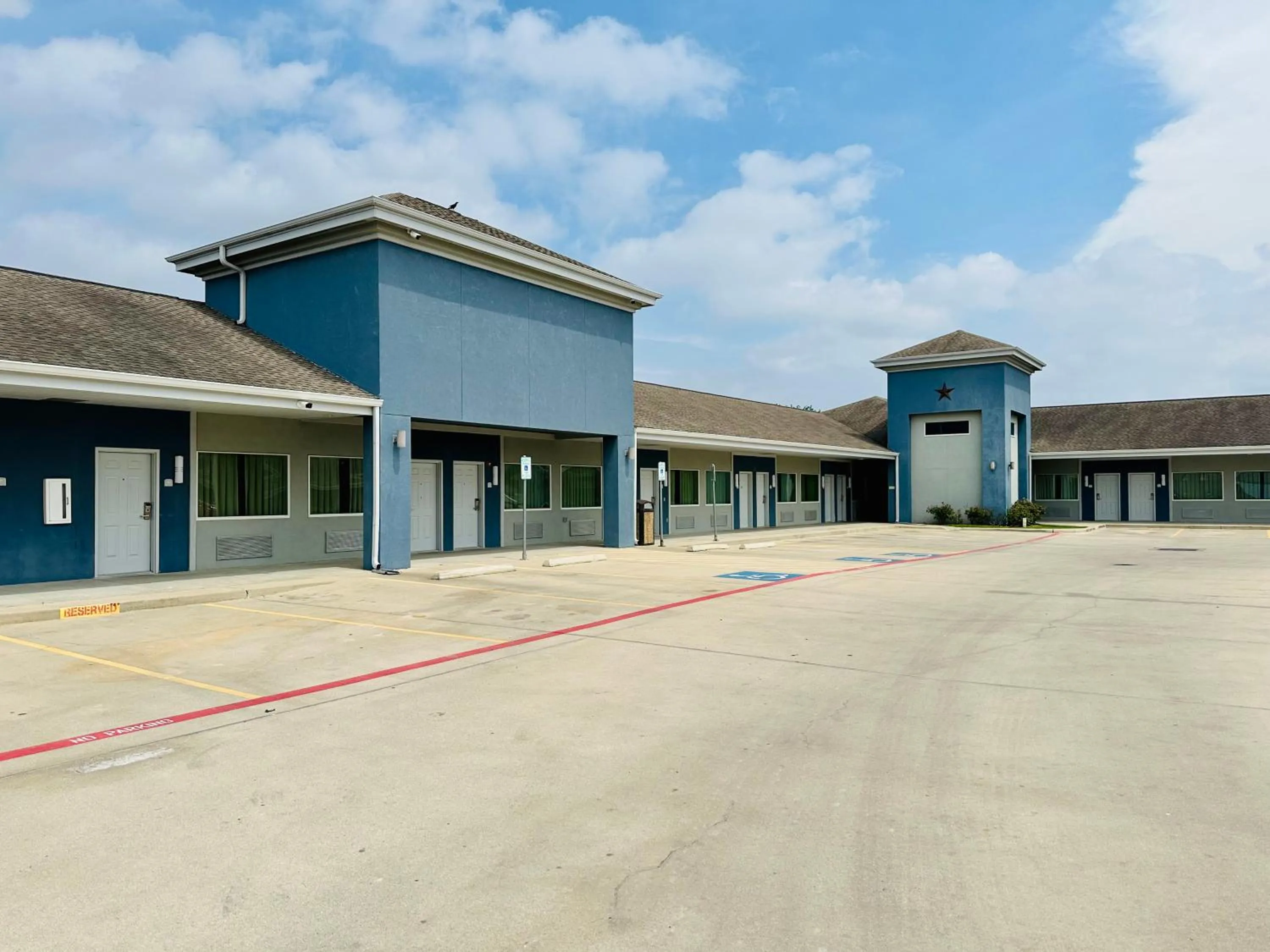 Parking in Lonestar Inn