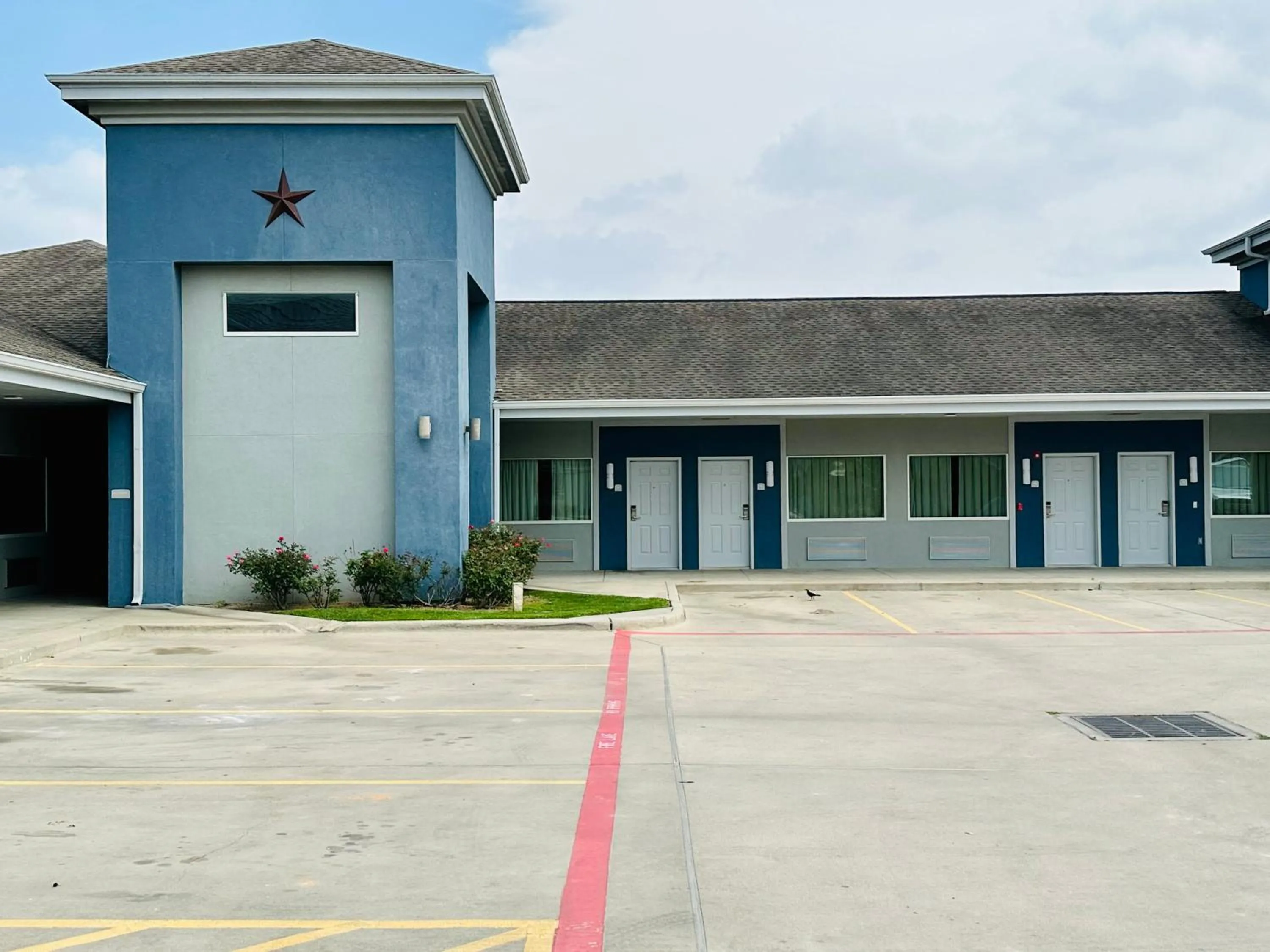 Parking in Lonestar Inn