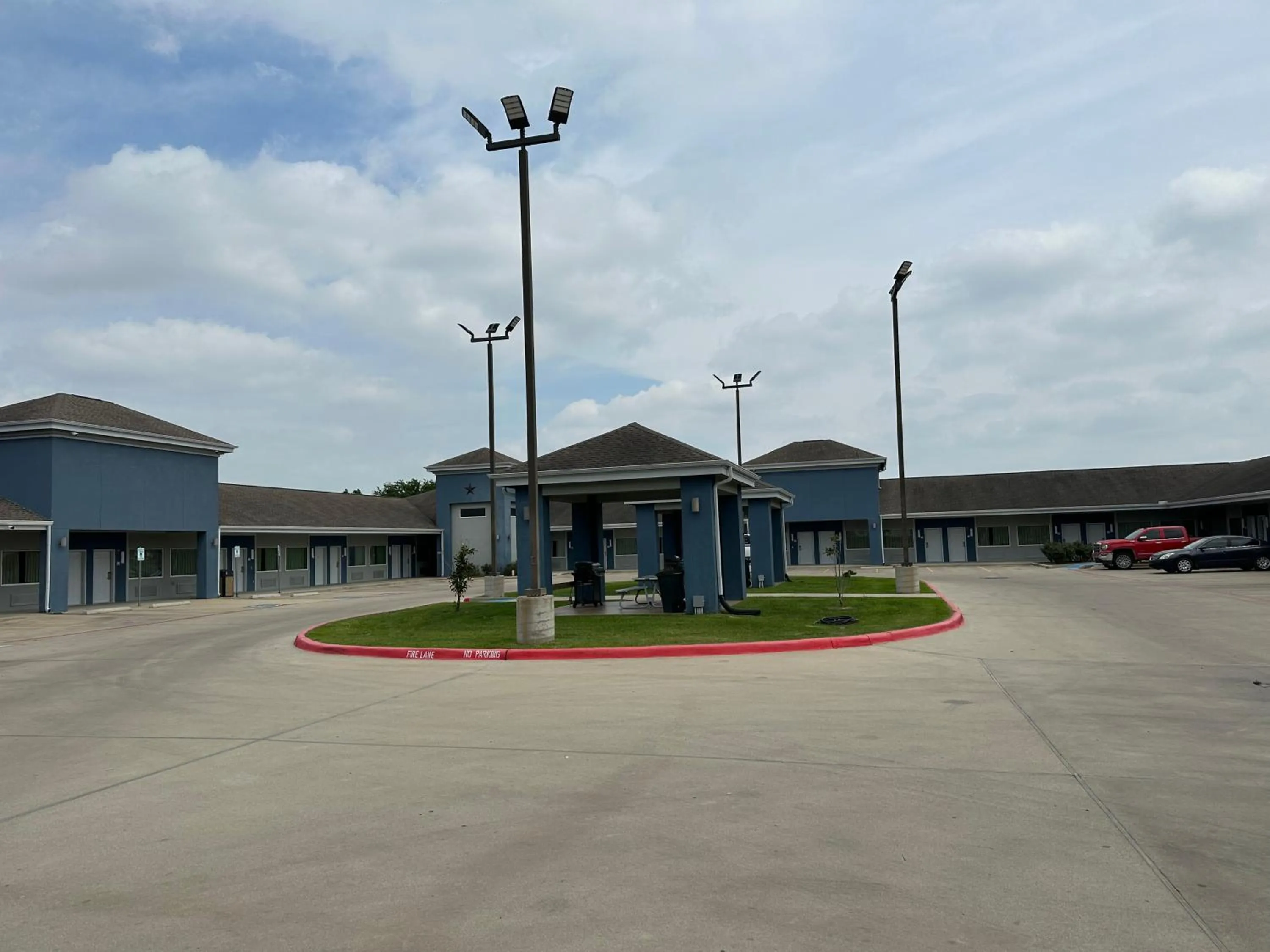 Parking in Lonestar Inn