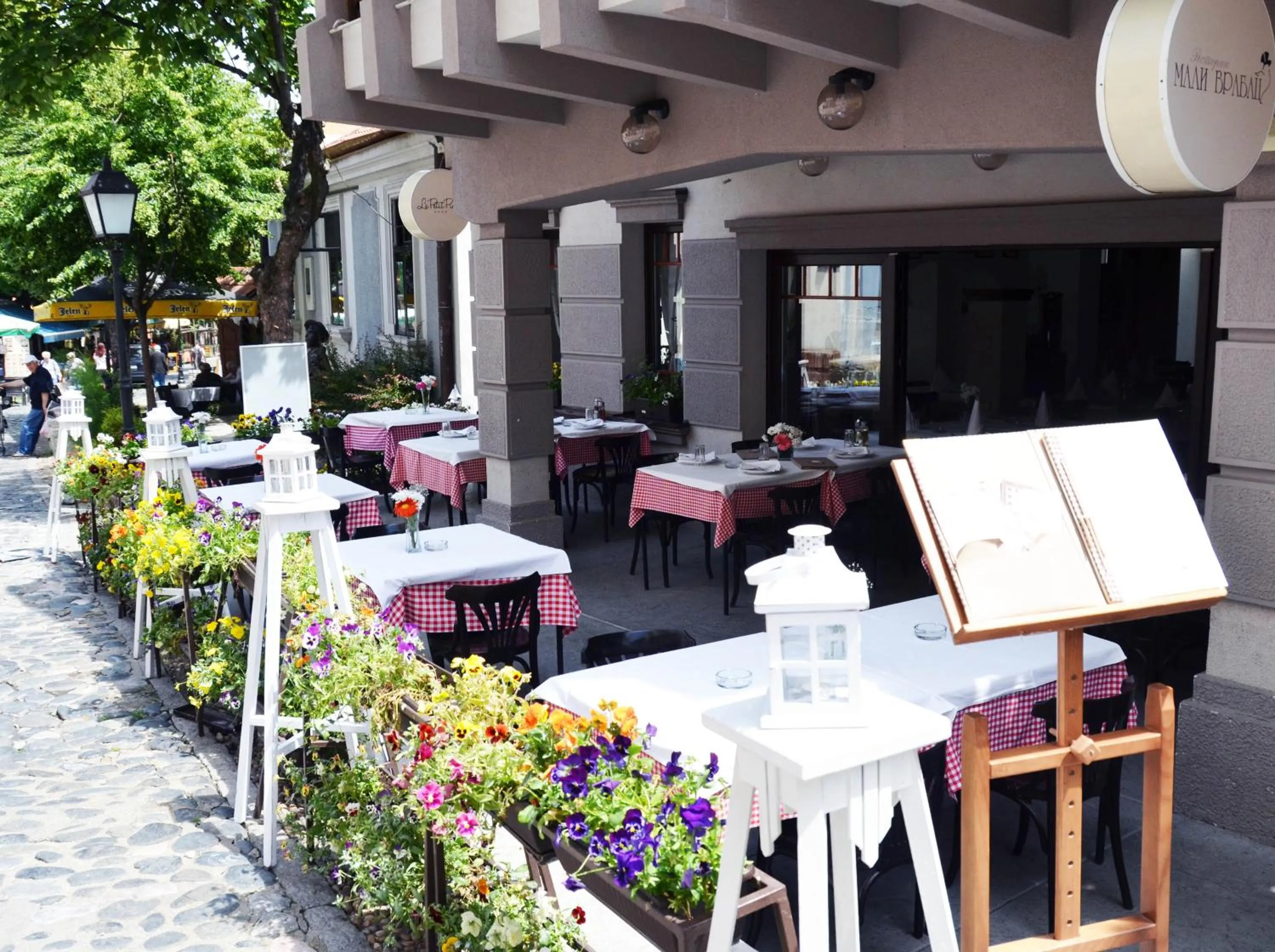 Restaurant/places to eat in Garni Hotel Le Petit Piaf
