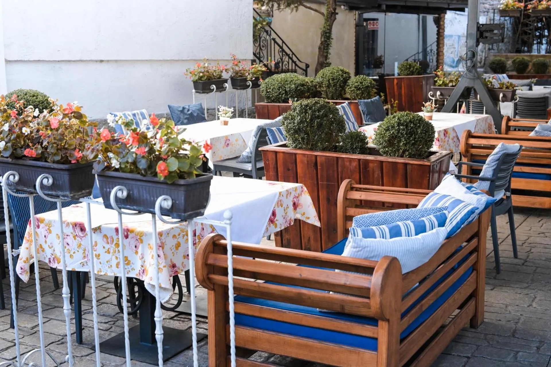 Restaurant/places to eat in Garni Hotel Le Petit Piaf