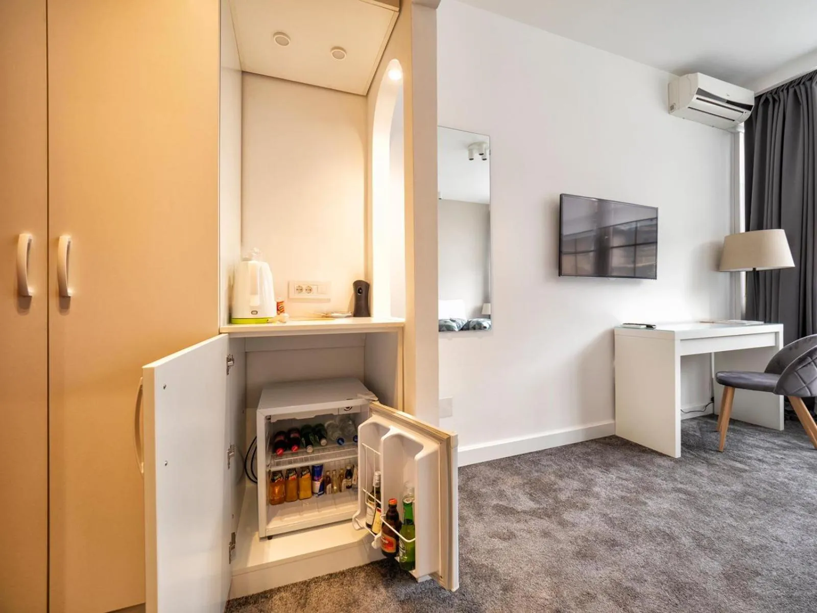 Coffee/tea facilities in Garni Hotel Le Petit Piaf