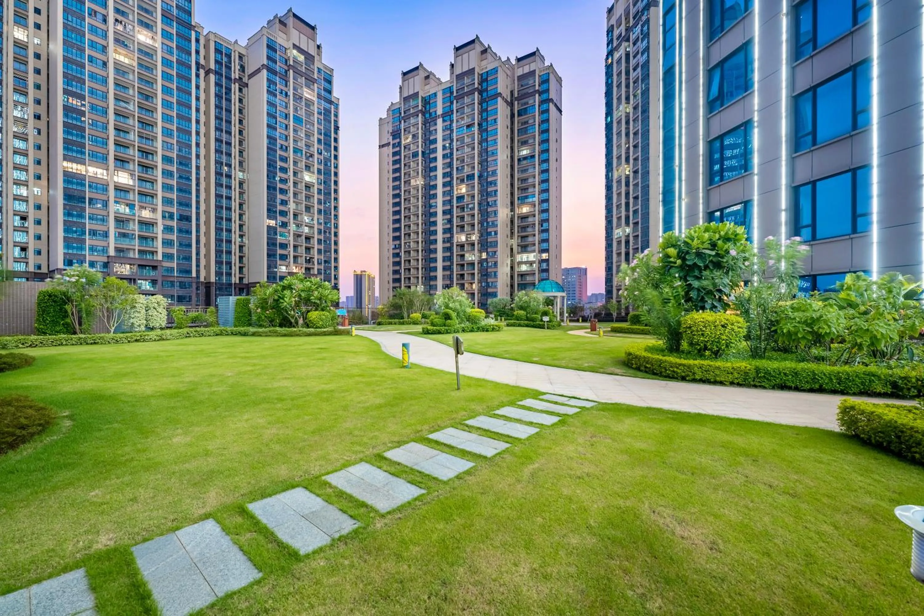 Garden in Evwa Platinum Hotel