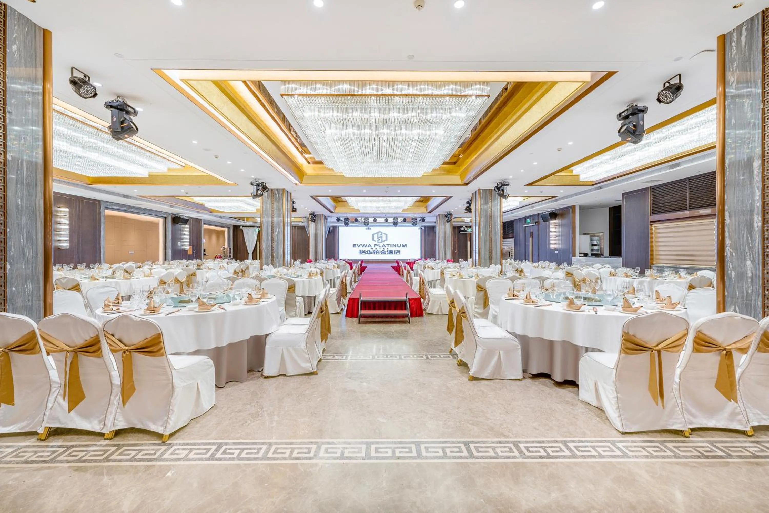 wedding in Evwa Platinum Hotel