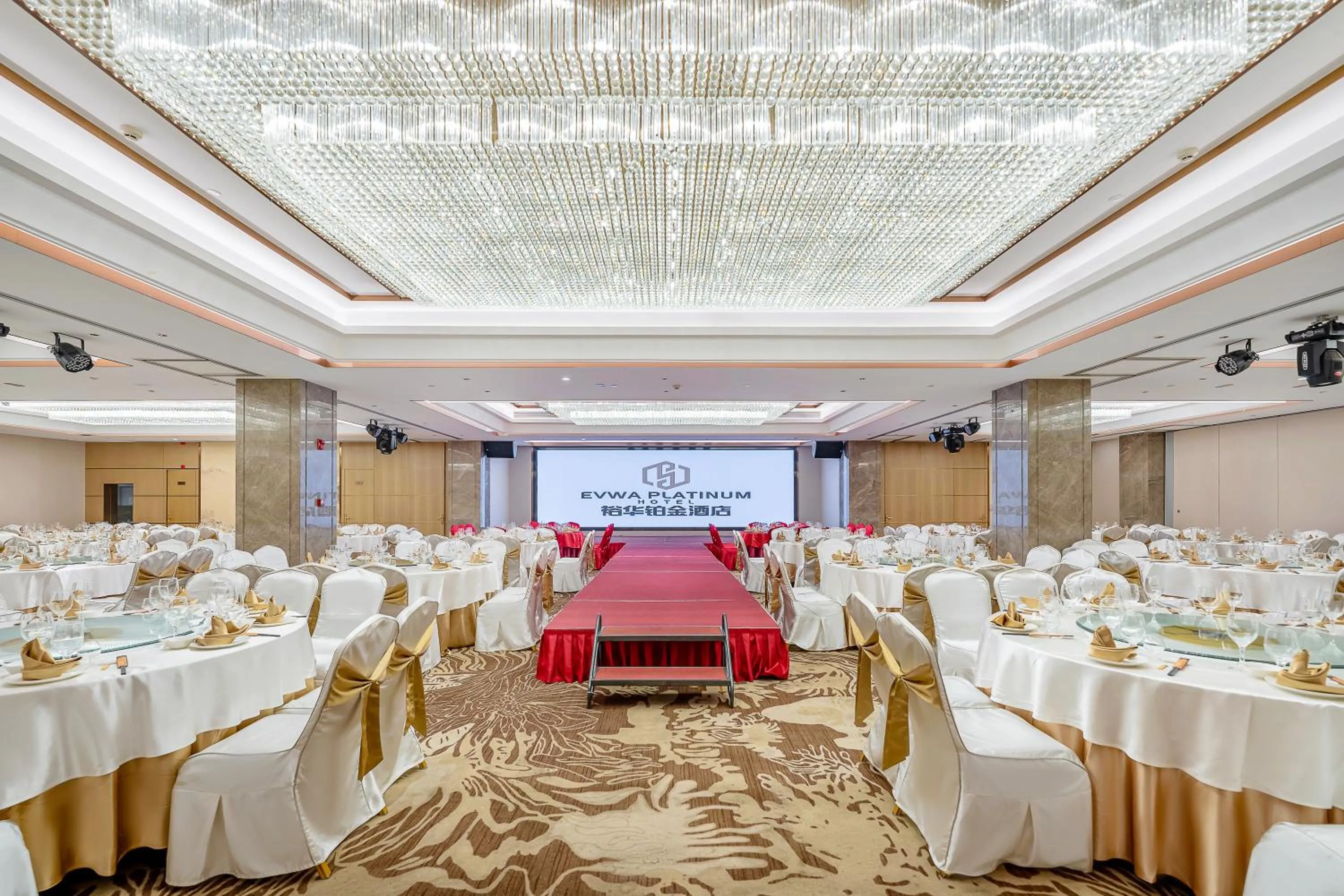 wedding in Evwa Platinum Hotel