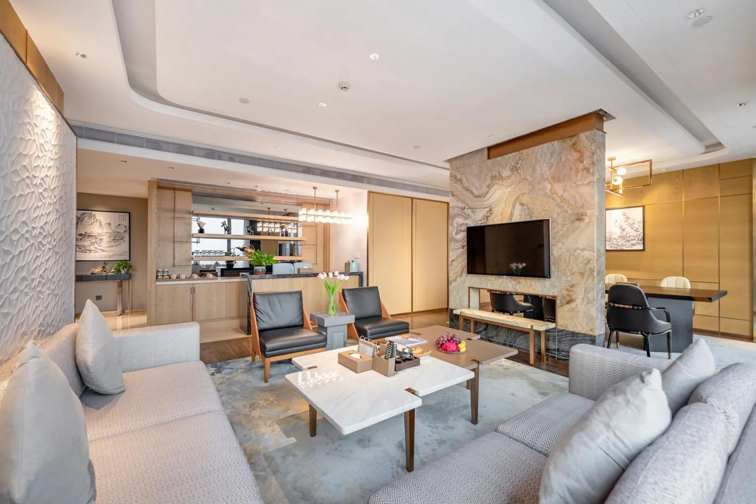 TV and multimedia in Evwa Platinum Hotel