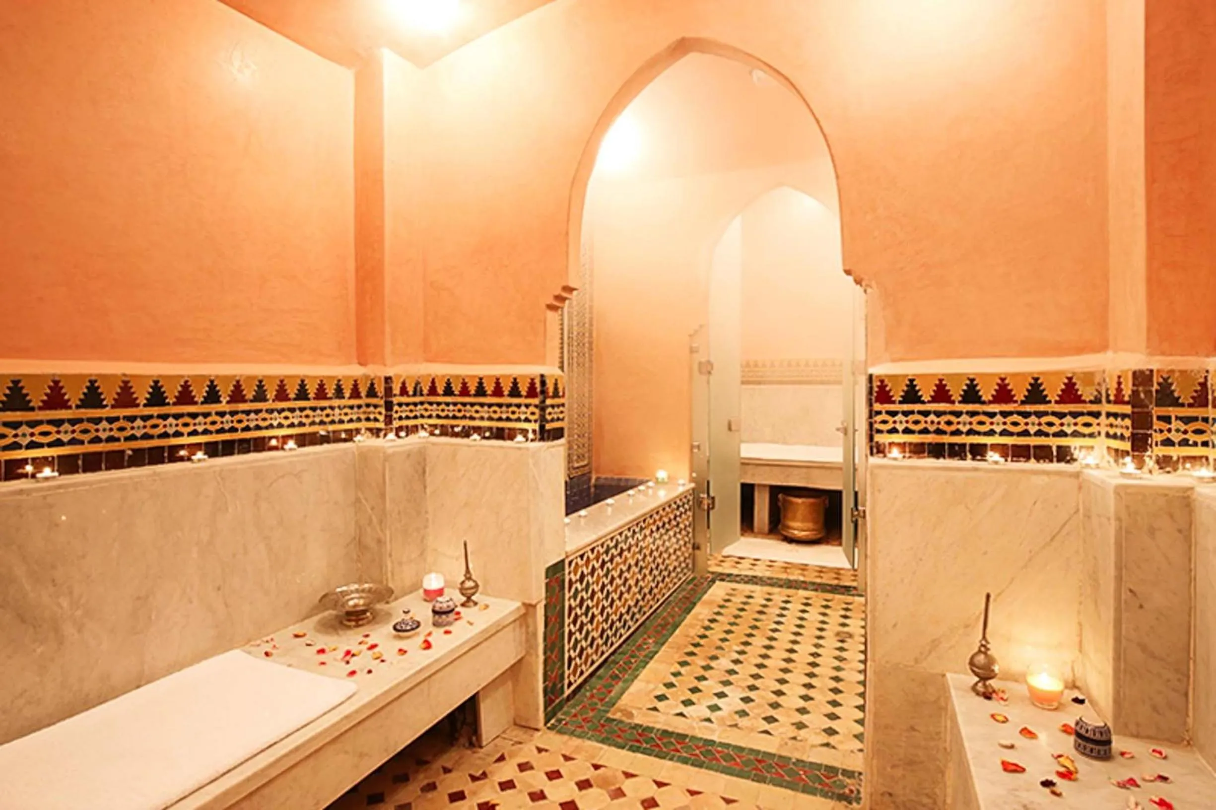 Hot Tub in Riad Arabesque & Spa