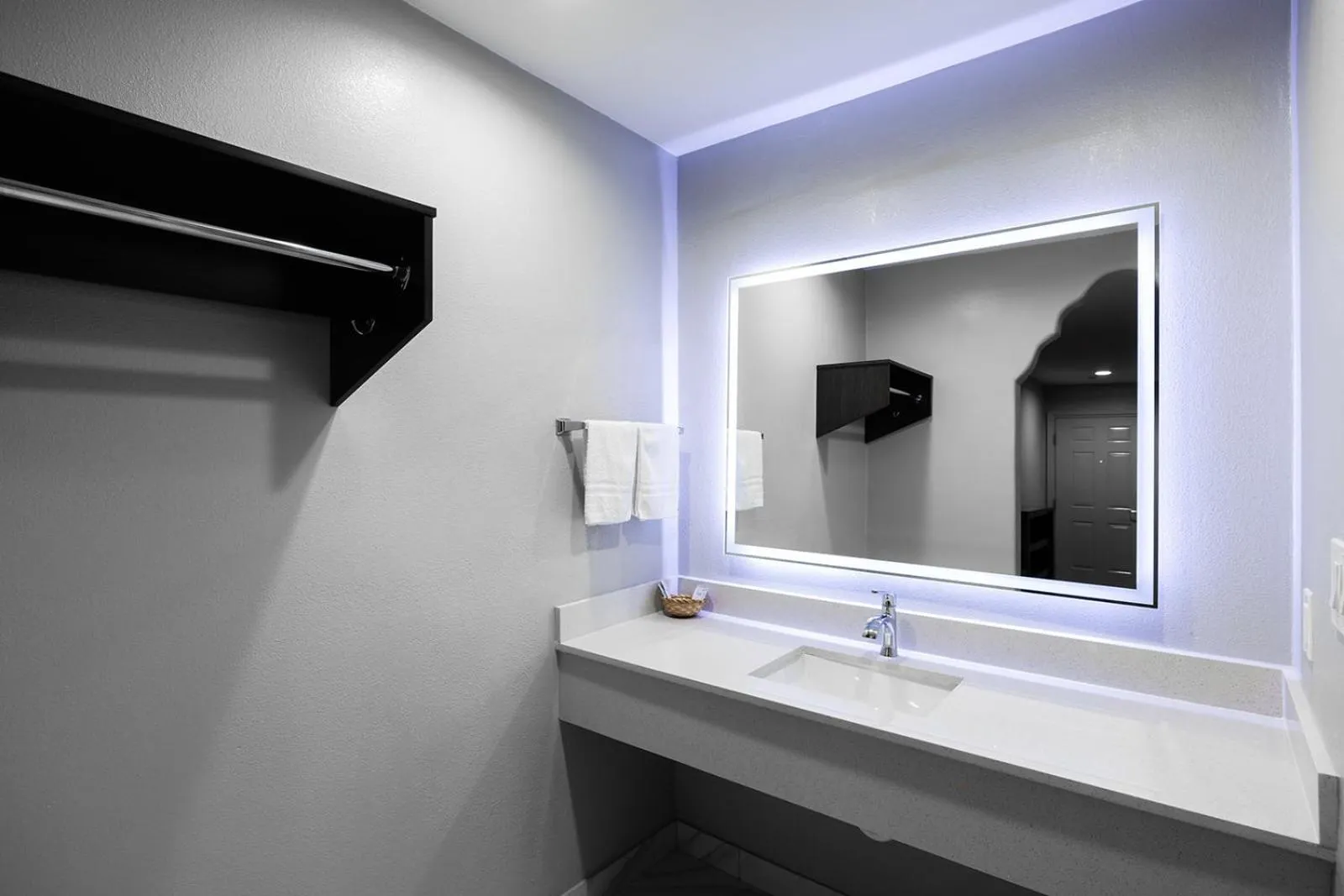 Bathroom in Downtowner Inns - Houston Downtown & Convention Center