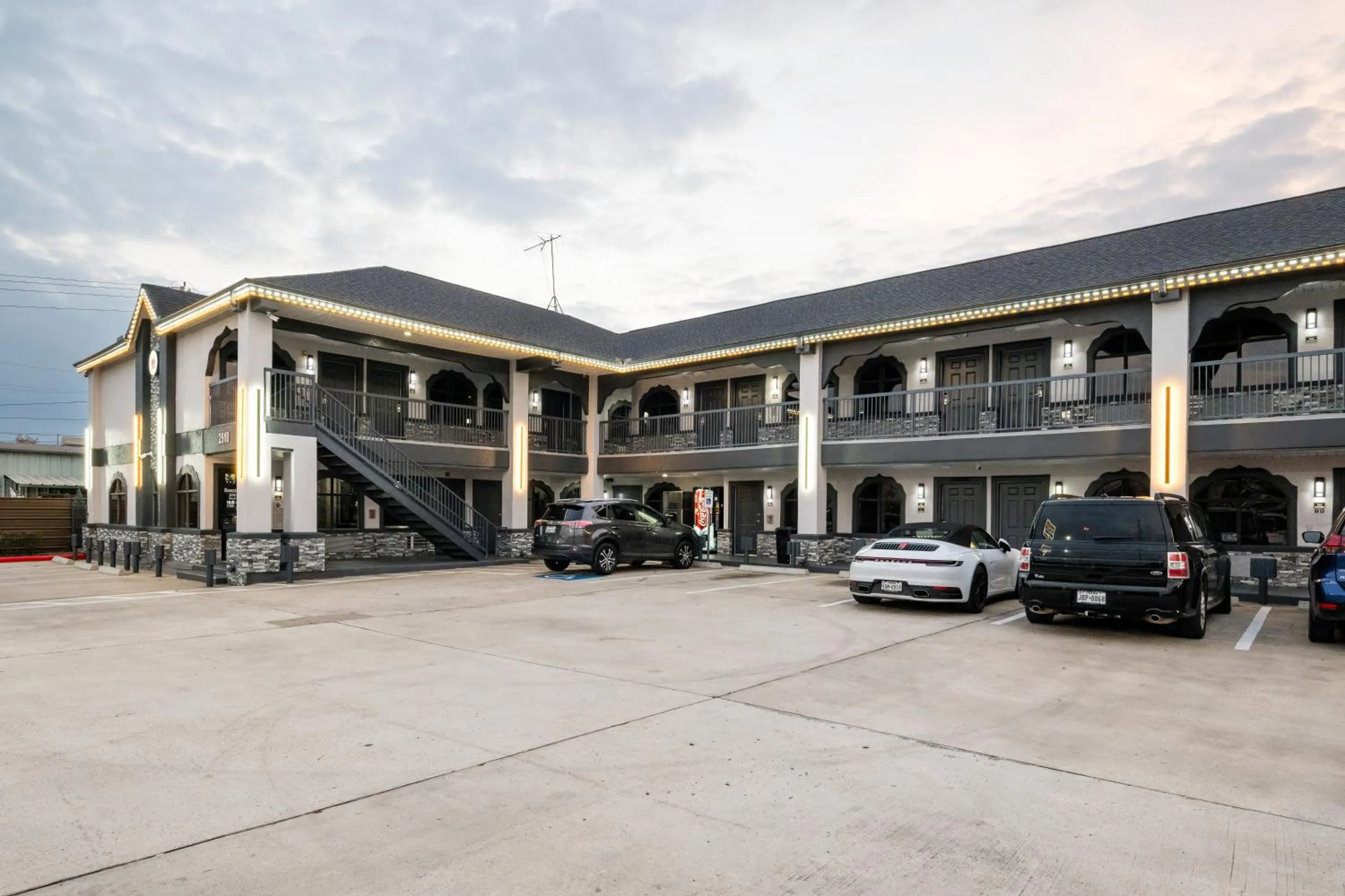 Property building in Downtowner Inns - Houston Downtown & Convention Center