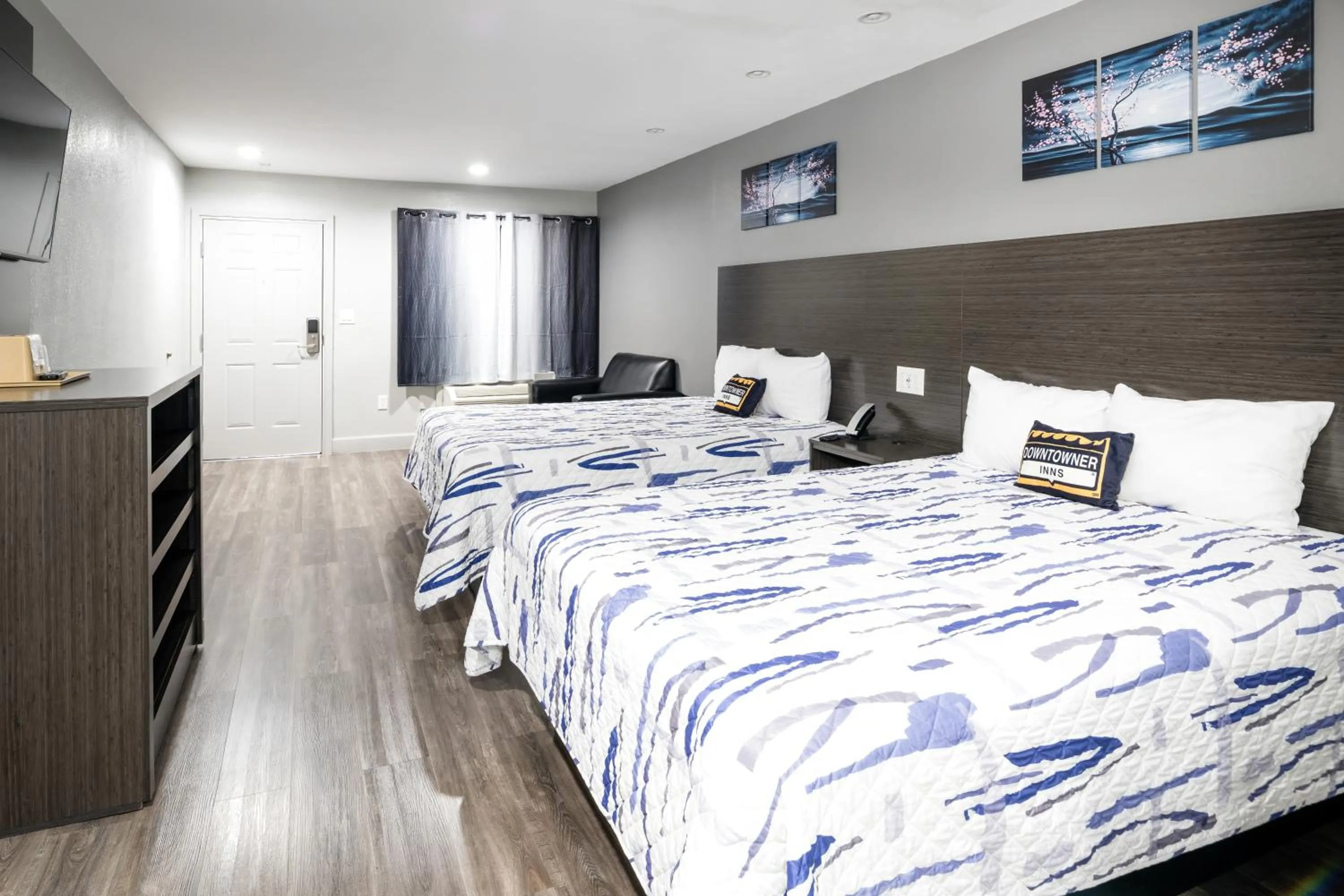 Bedroom, Bed in Downtowner Inns - Houston Downtown & Convention Center