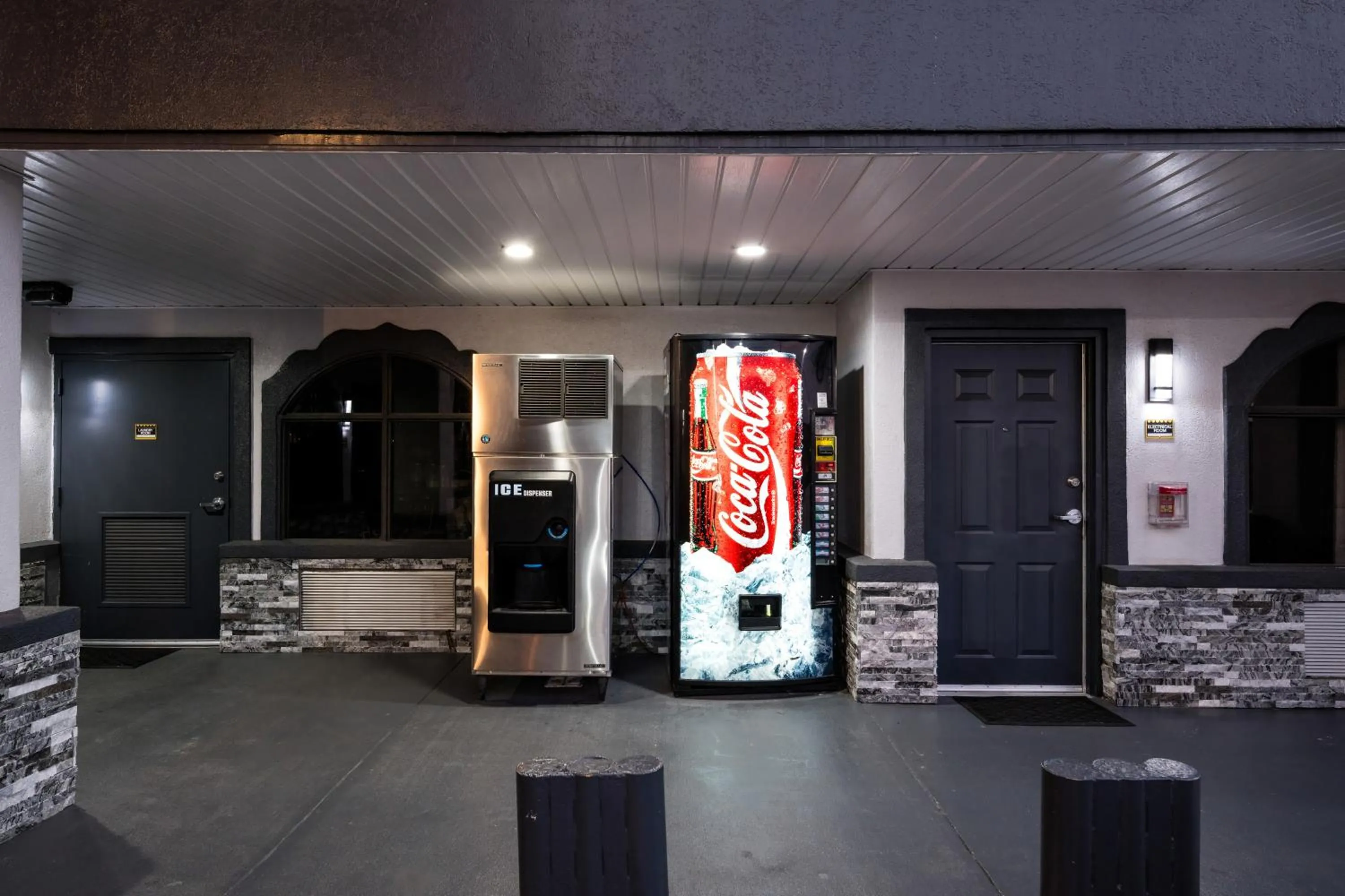 vending machine in Downtowner Inns - Houston Downtown & Convention Center