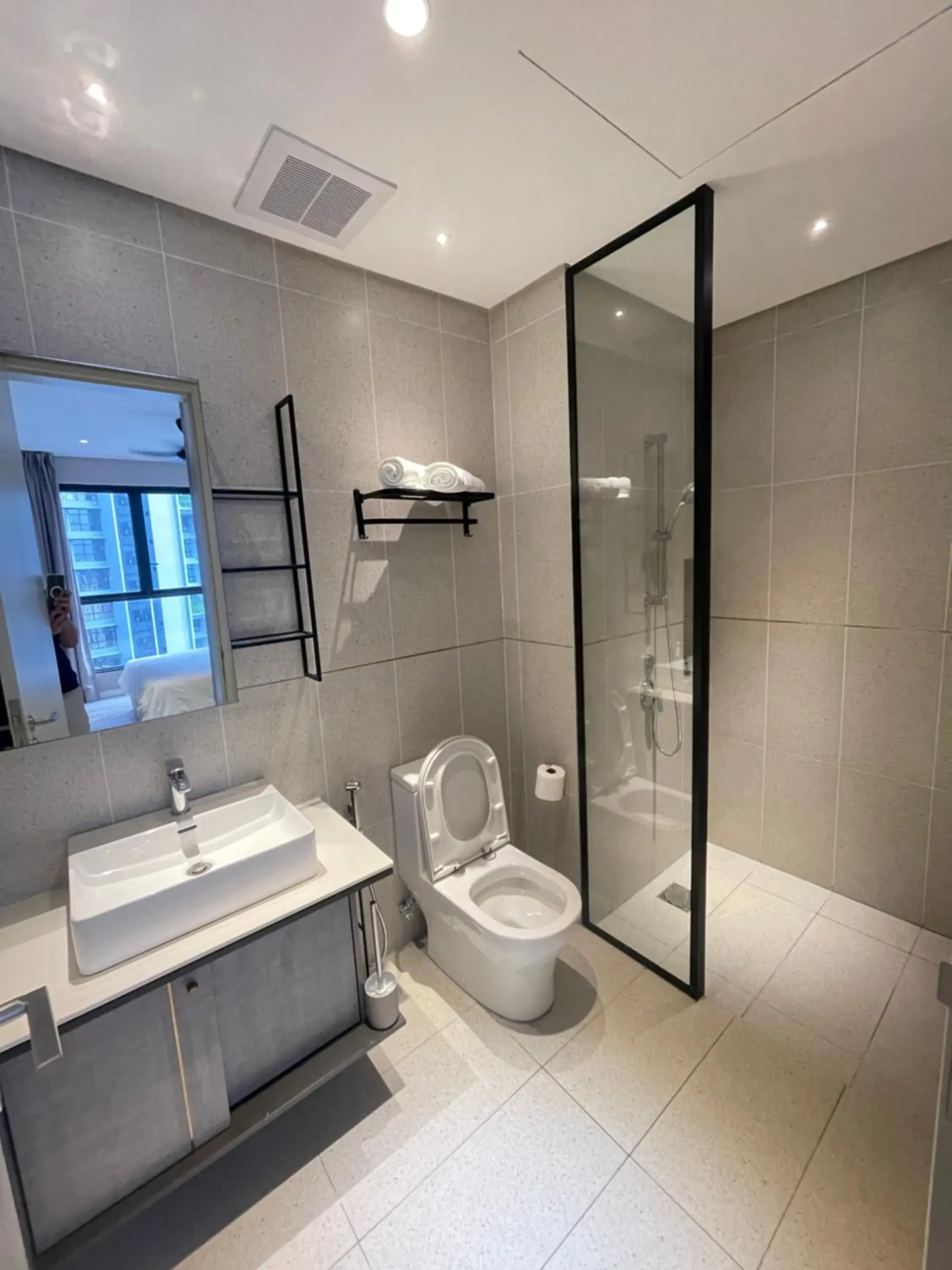 Two-Bedroom Apartment in Millerz Square- 5 Mins to Mid Valley & KL Two-Bedroom Apartment in Millerz Square- 5 Mins to Mid Valley & KL