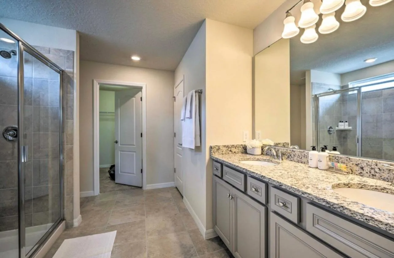 5 Bedroom Private Pool Home 15 Min to Disney World, Davenport