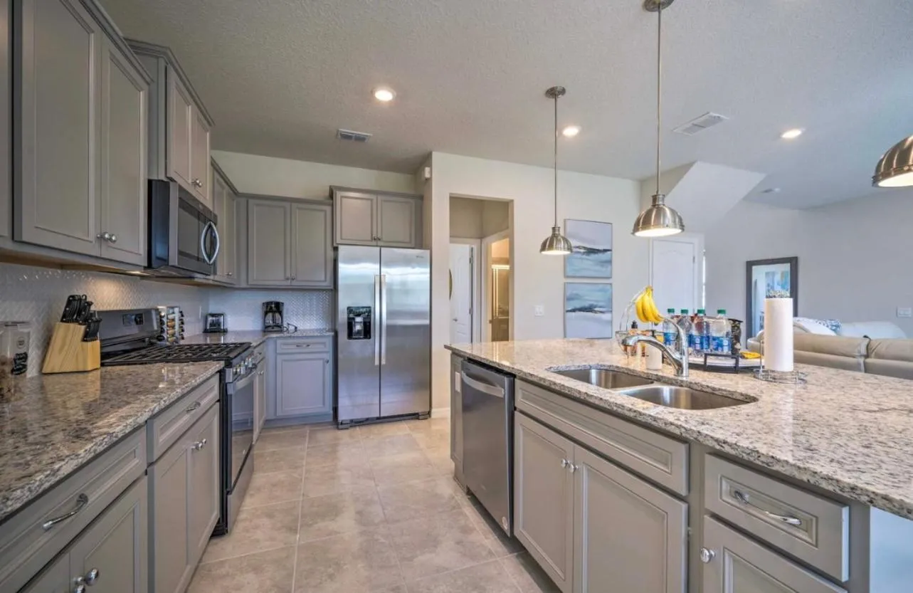 5 Bedroom Private Pool Home 15 Min to Disney World, Davenport