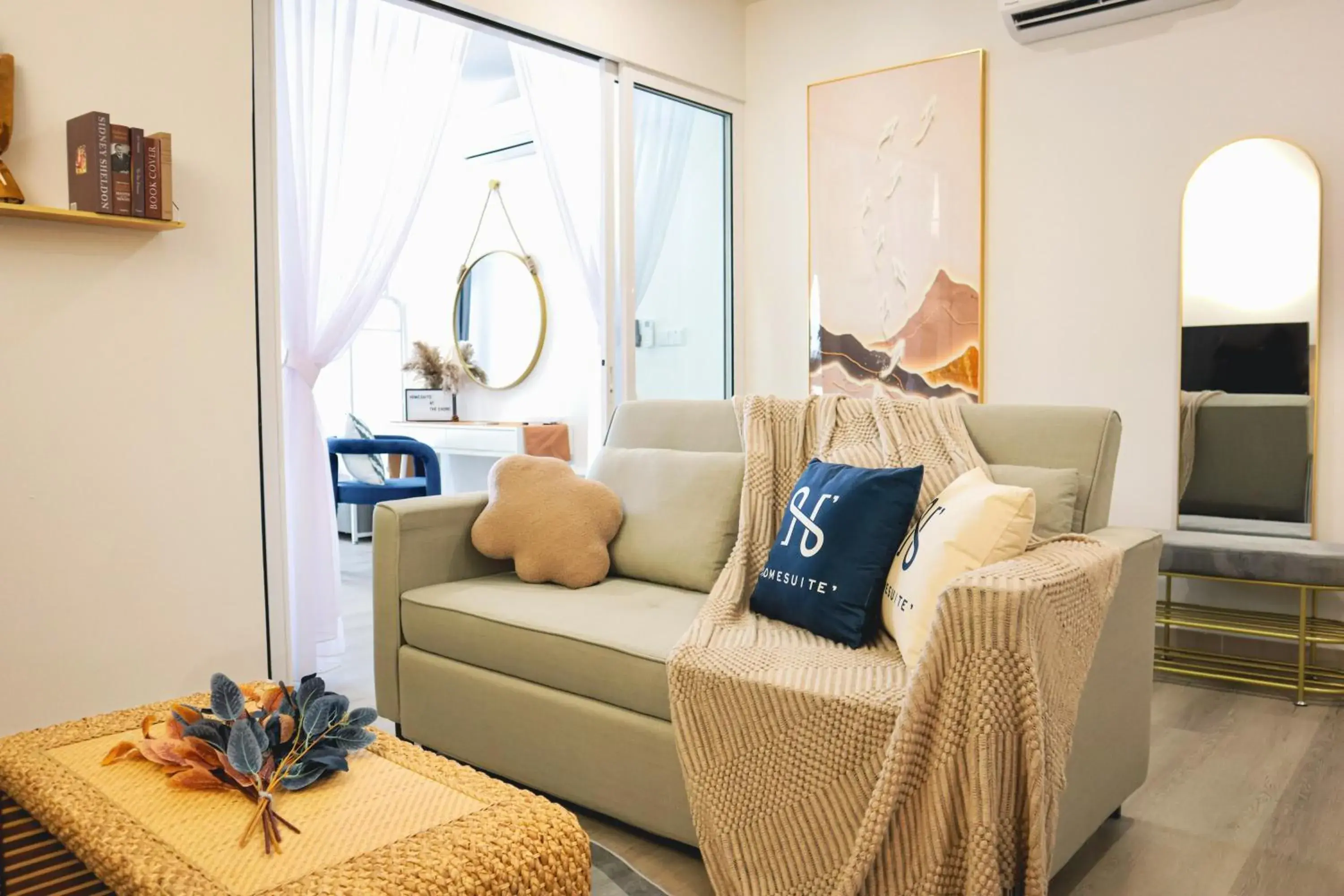 Deluxe Queen Studio in Homesuite' Home at The Shore Deluxe Queen Studio in Homesuite' Home at The Shore