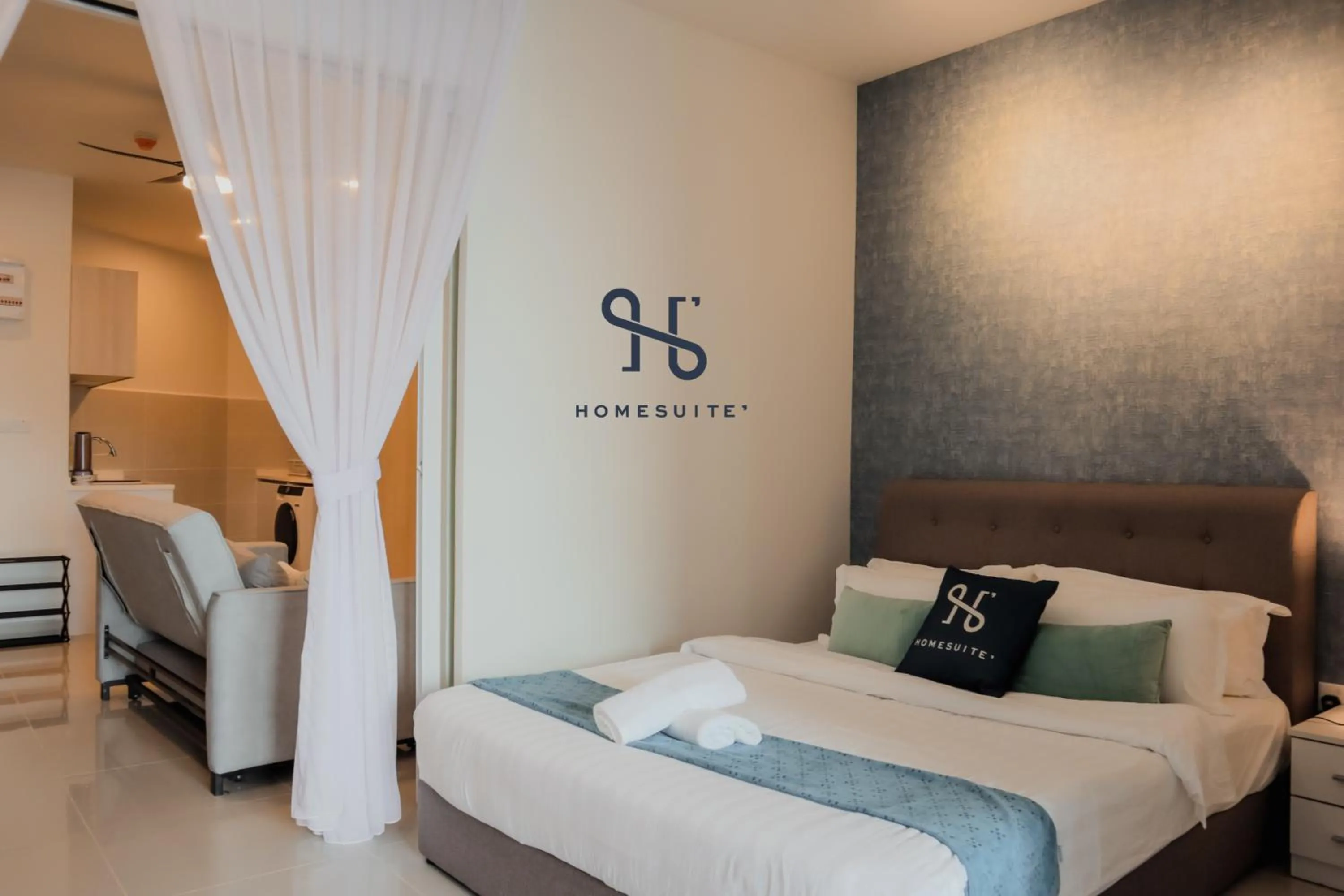 Queen Room with Sea View in Homesuite' Home at The Shore