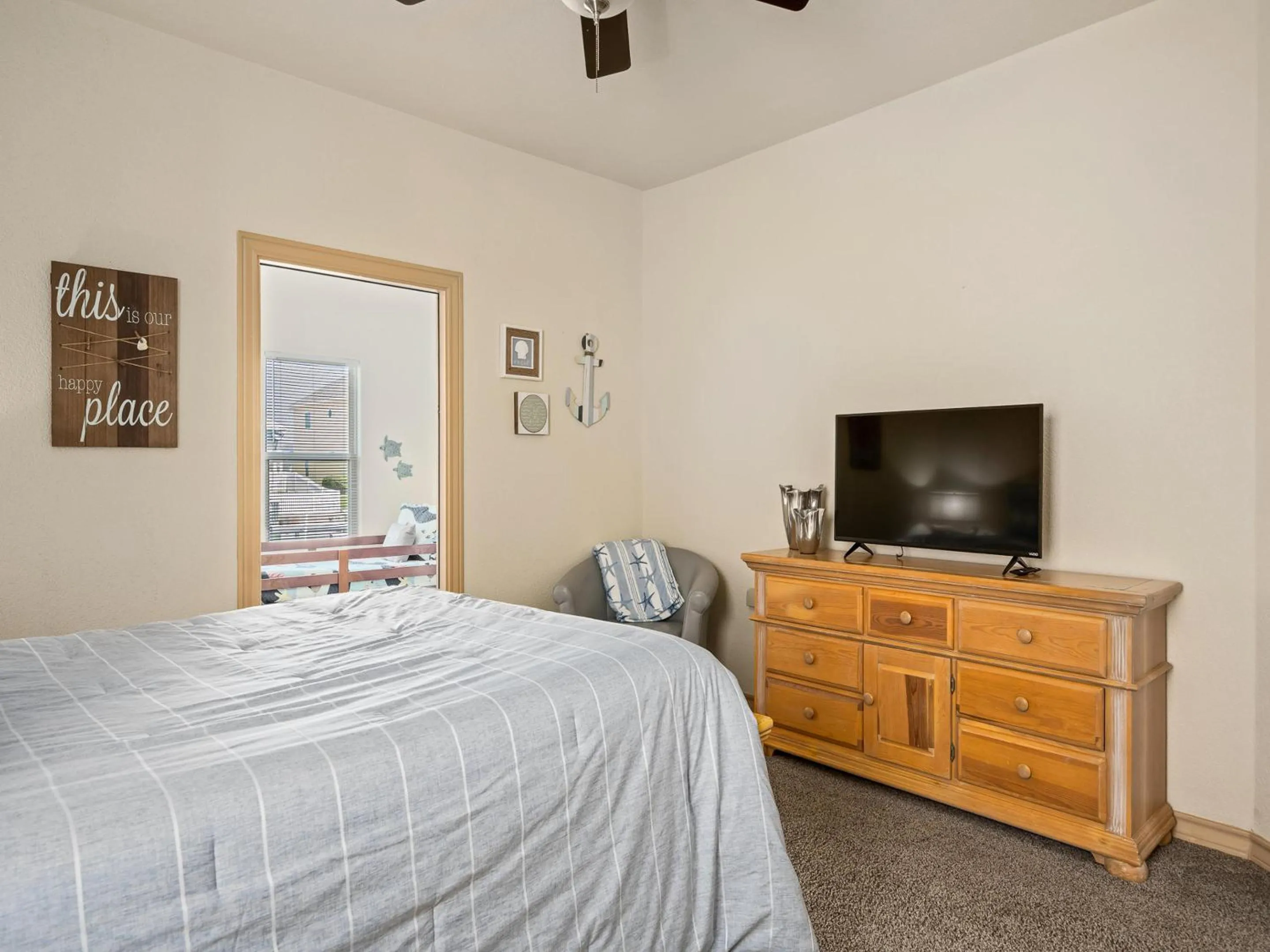 Property building, Bed in Rockports Hidden Gem