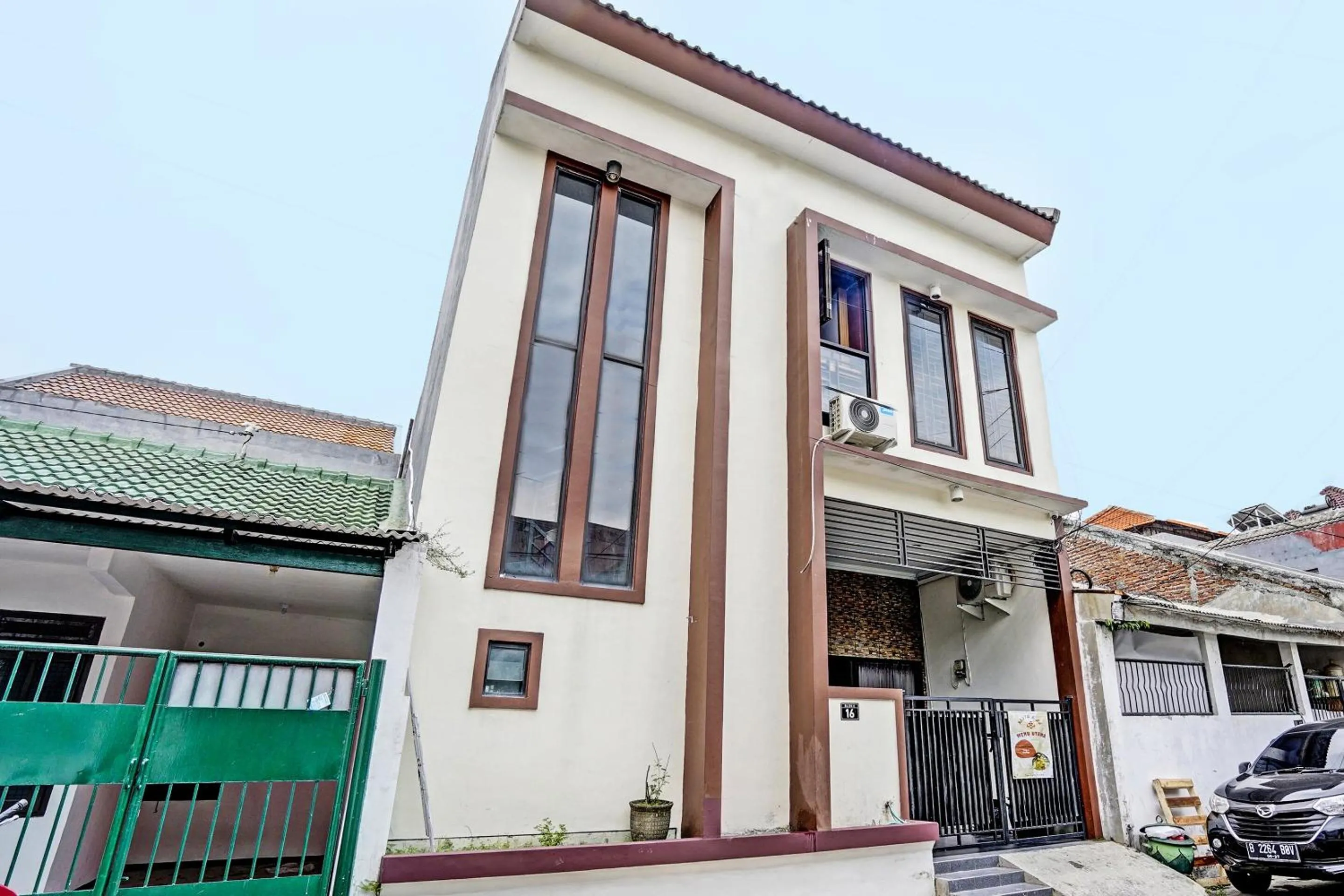 Facade/entrance in Hotel O Sunlo Cozy Home Family Homestay Syariah