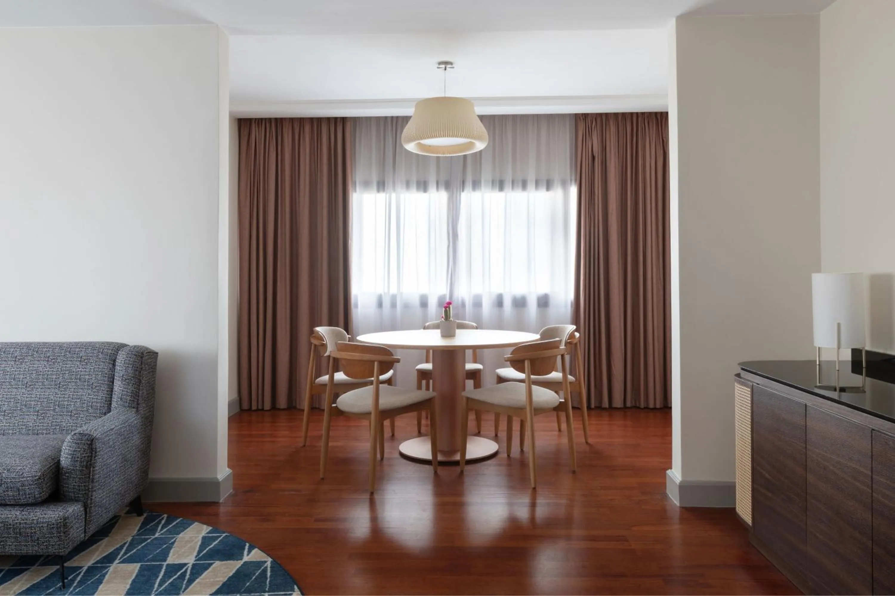 Photo of the whole room in Casablanca Marriott Hotel