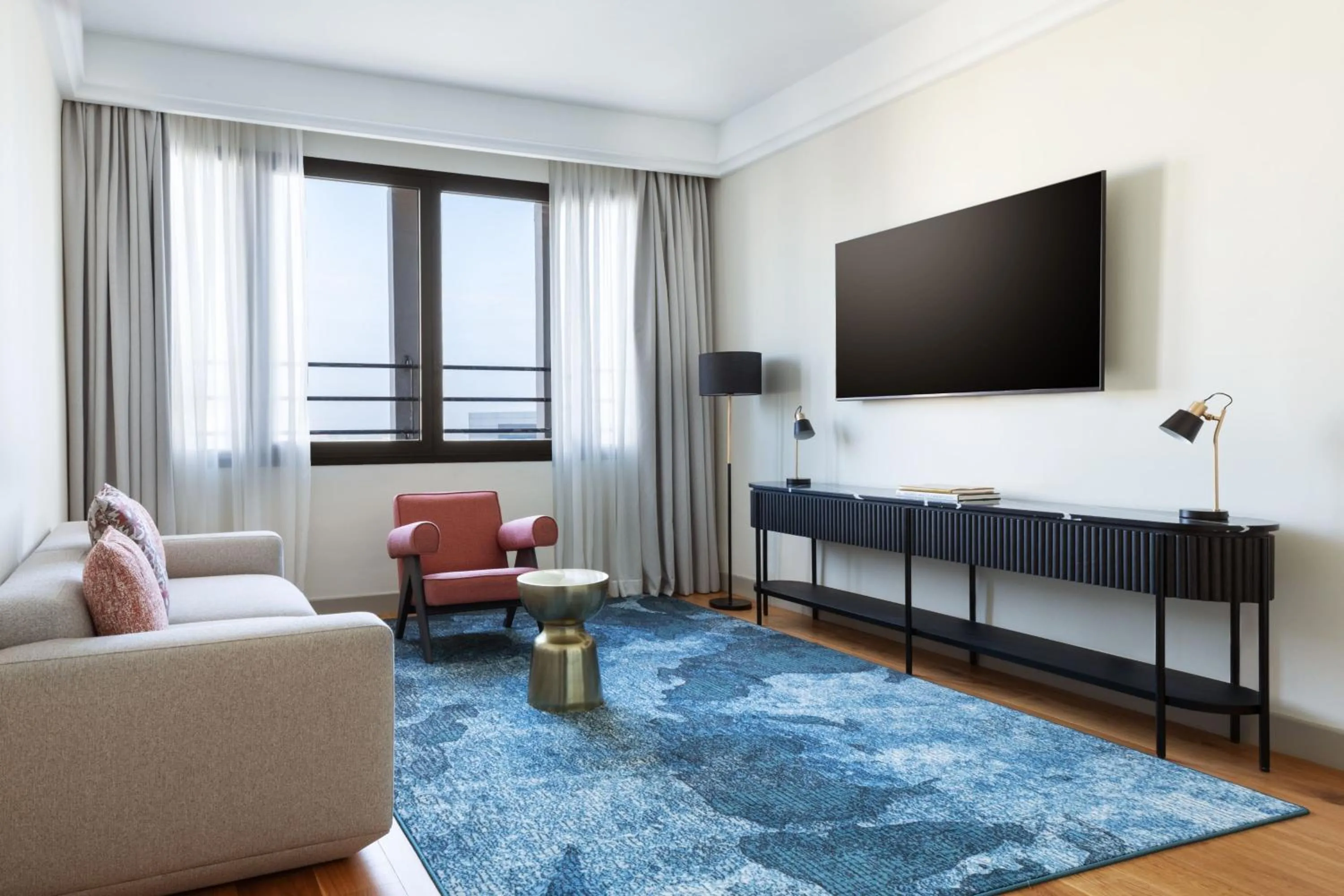 Photo of the whole room in Casablanca Marriott Hotel