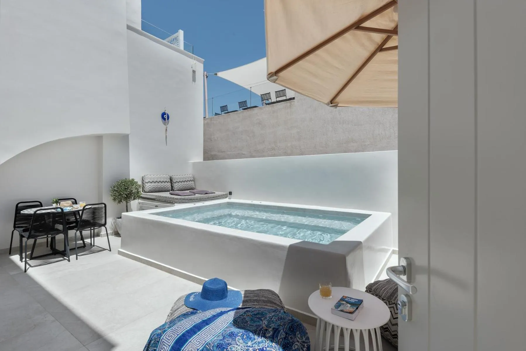 Patio in La Madeleine Oia