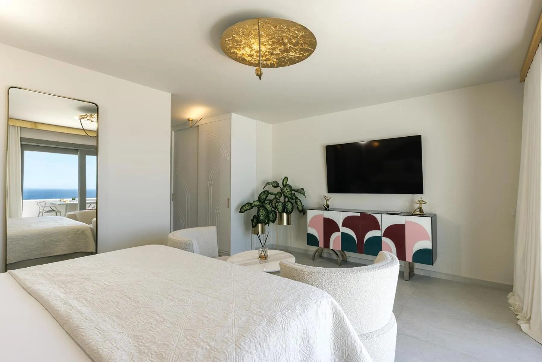 View (from property/room), Bed in La Madeleine Oia