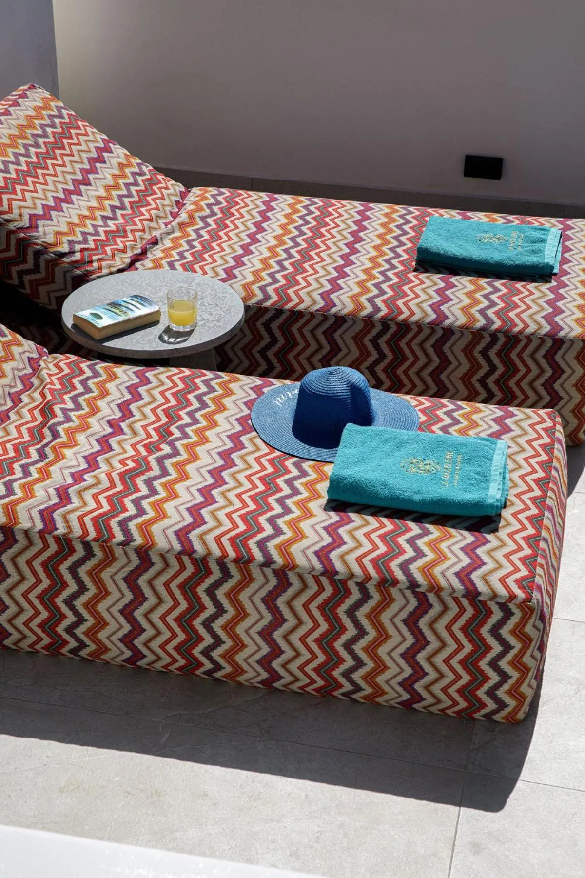 Day, Bed in La Madeleine Oia