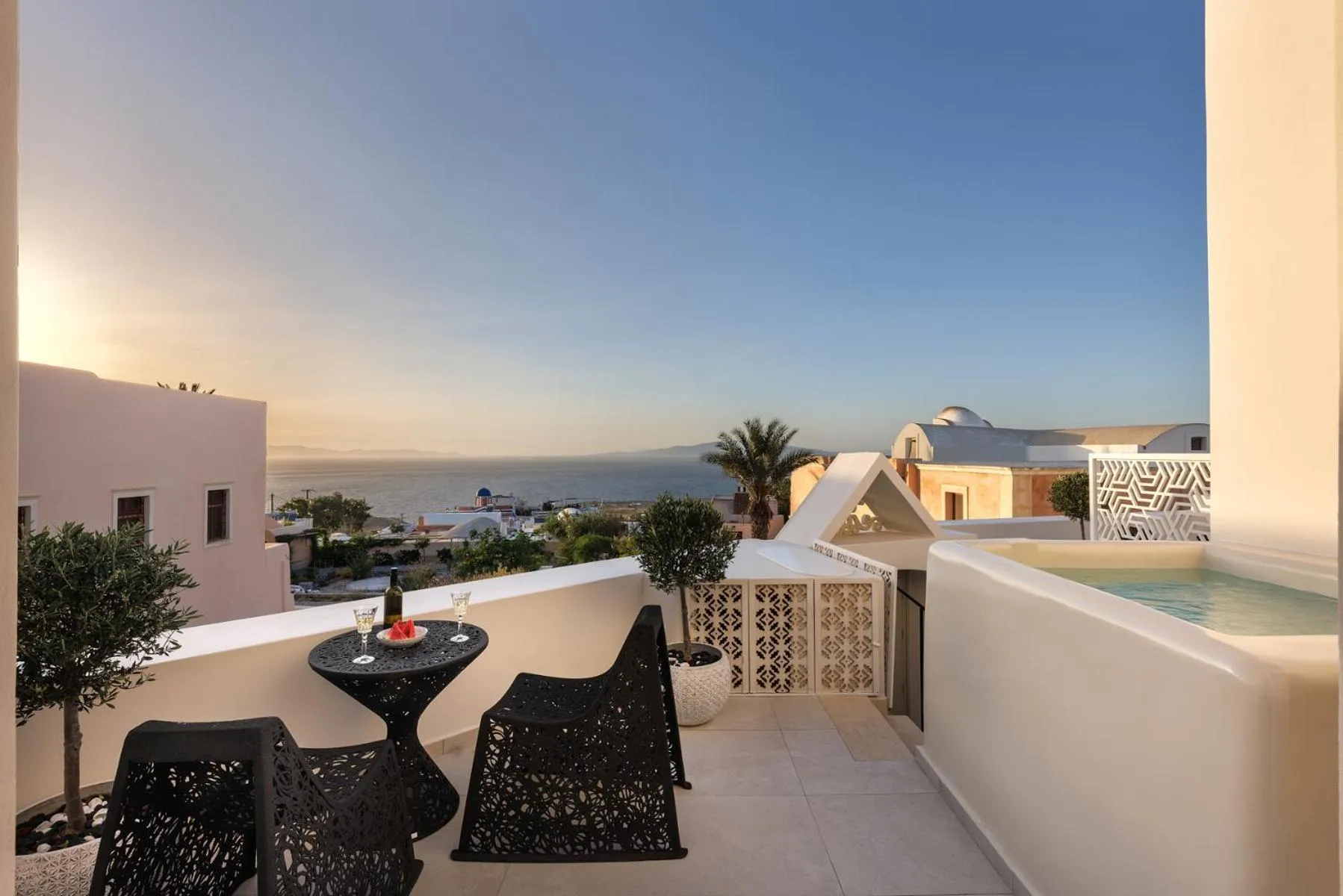 Patio in La Madeleine Oia