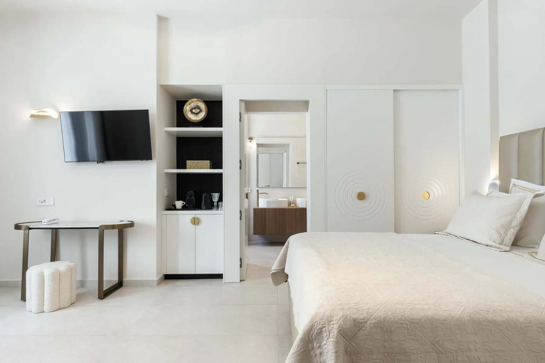 Bed in La Madeleine Oia