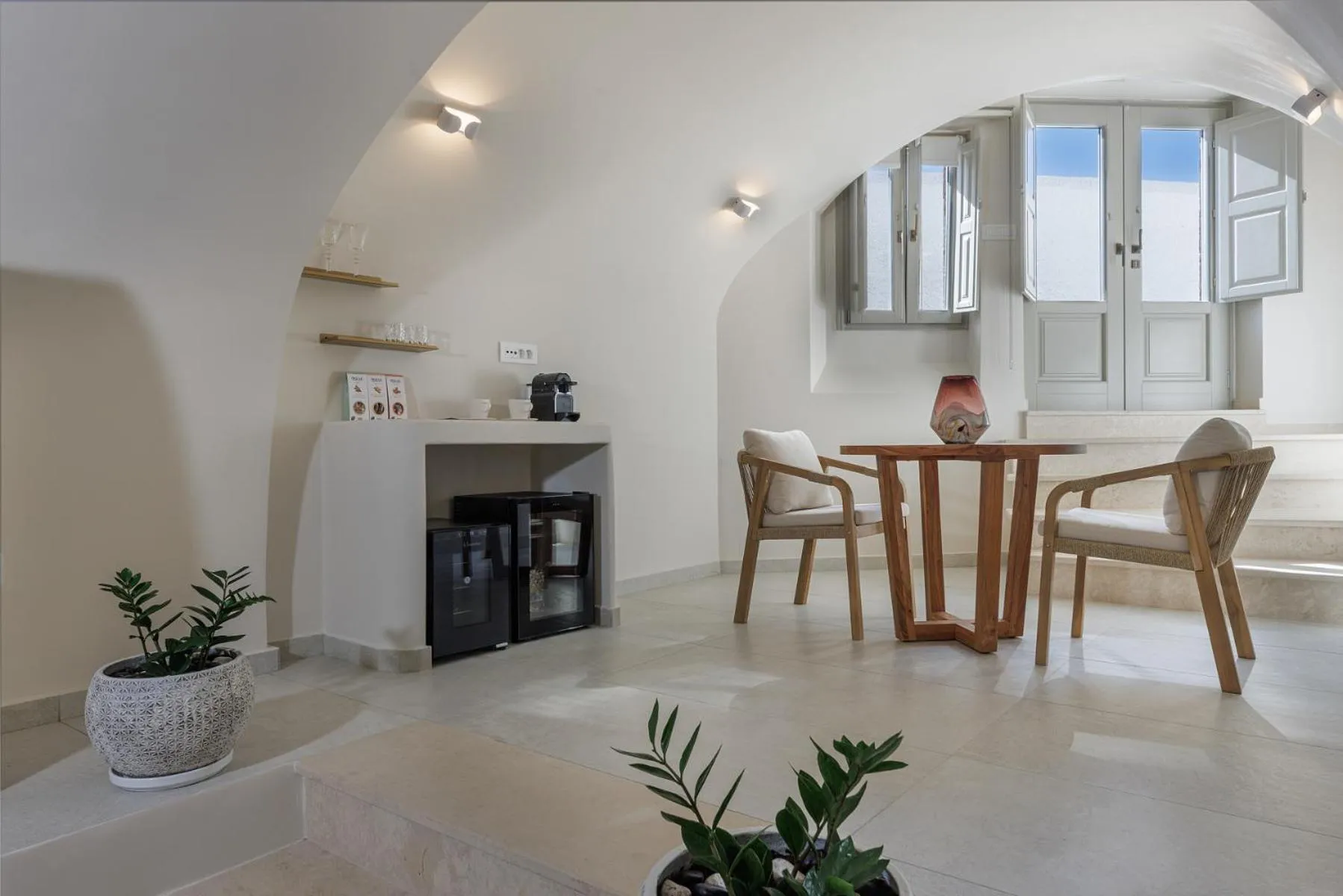 Coffee/tea facilities in La Madeleine Oia