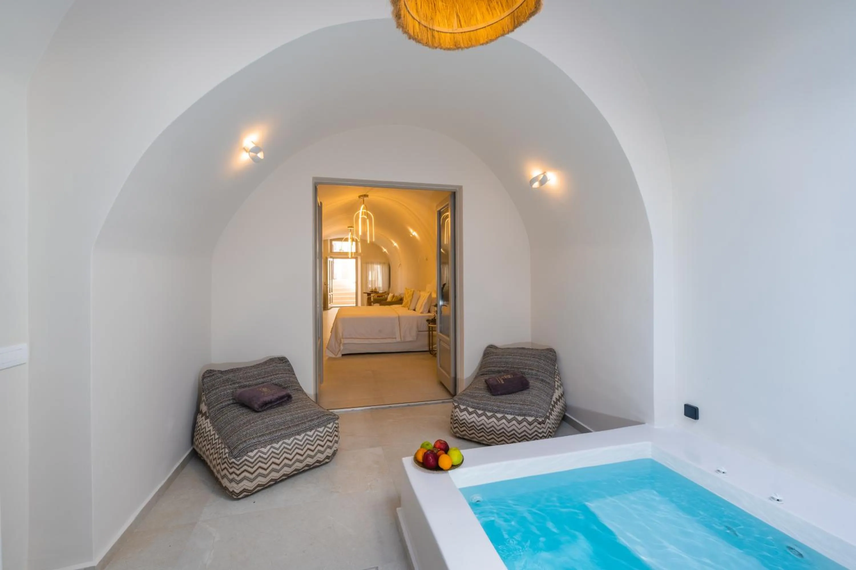 Hot Tub in La Madeleine Oia