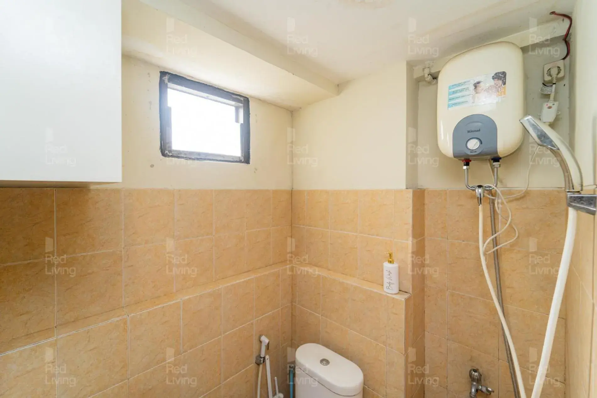 Bathroom in RedLiving Apartemen Kebagusan City - Nuna Rooms Bathroom in RedLiving Apartemen Kebagusan City - Nuna Rooms