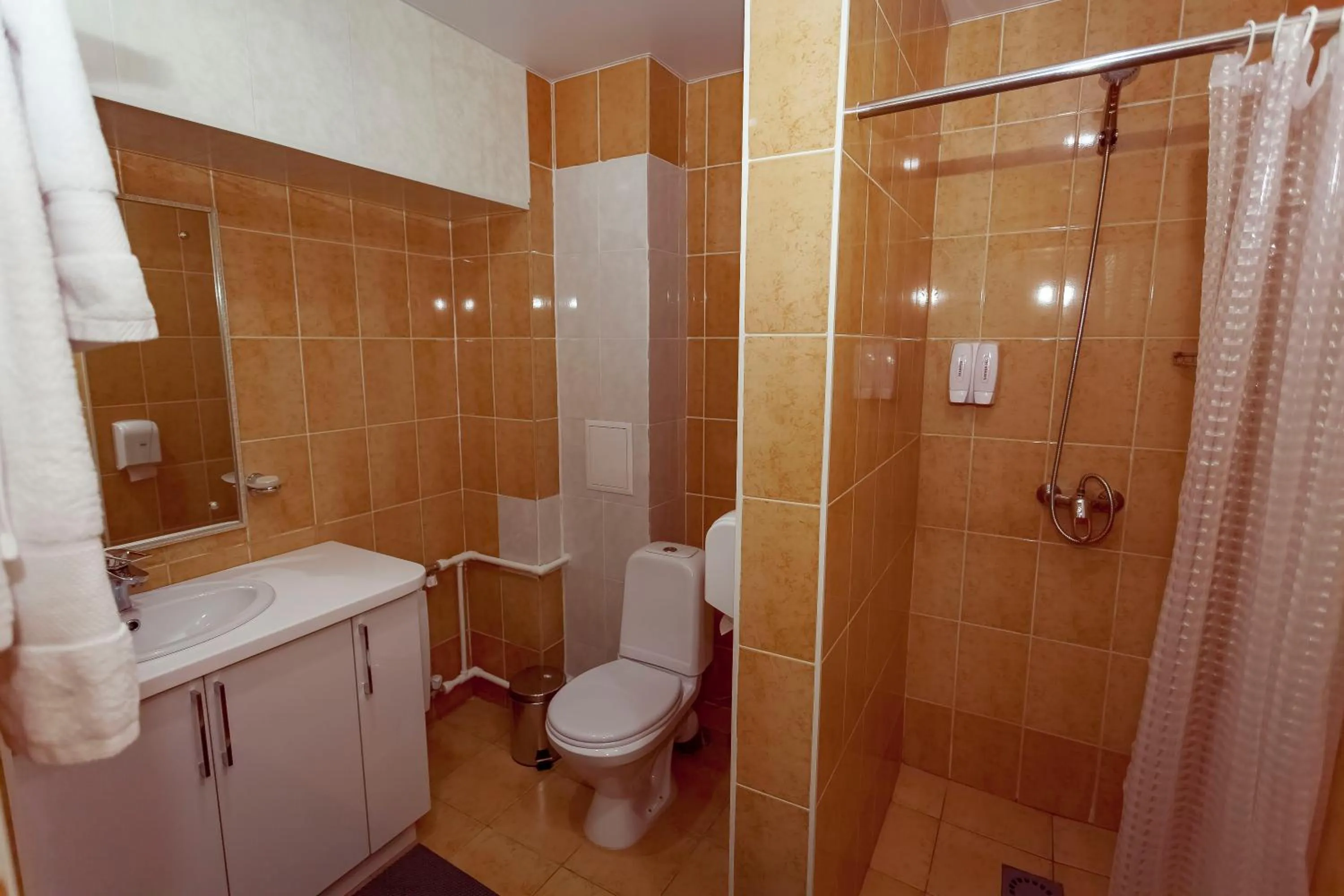 Shower in Kurmet Hotel