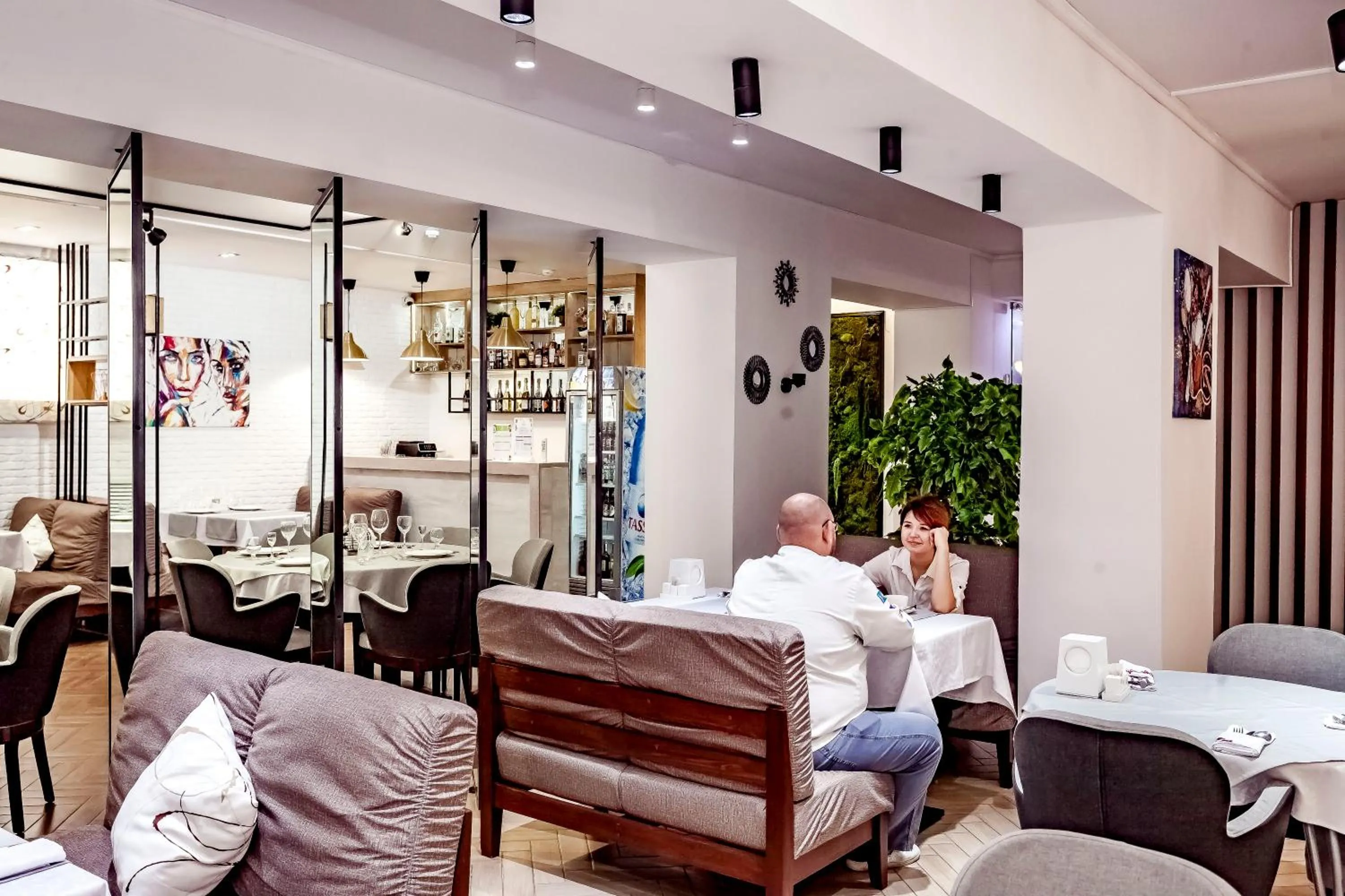 Restaurant/places to eat in Kurmet Hotel