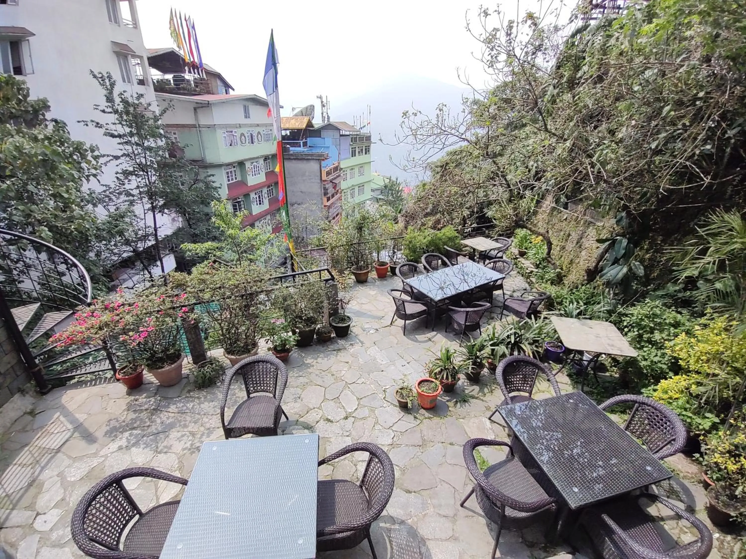 Restaurant/places to eat in Treenz Lite