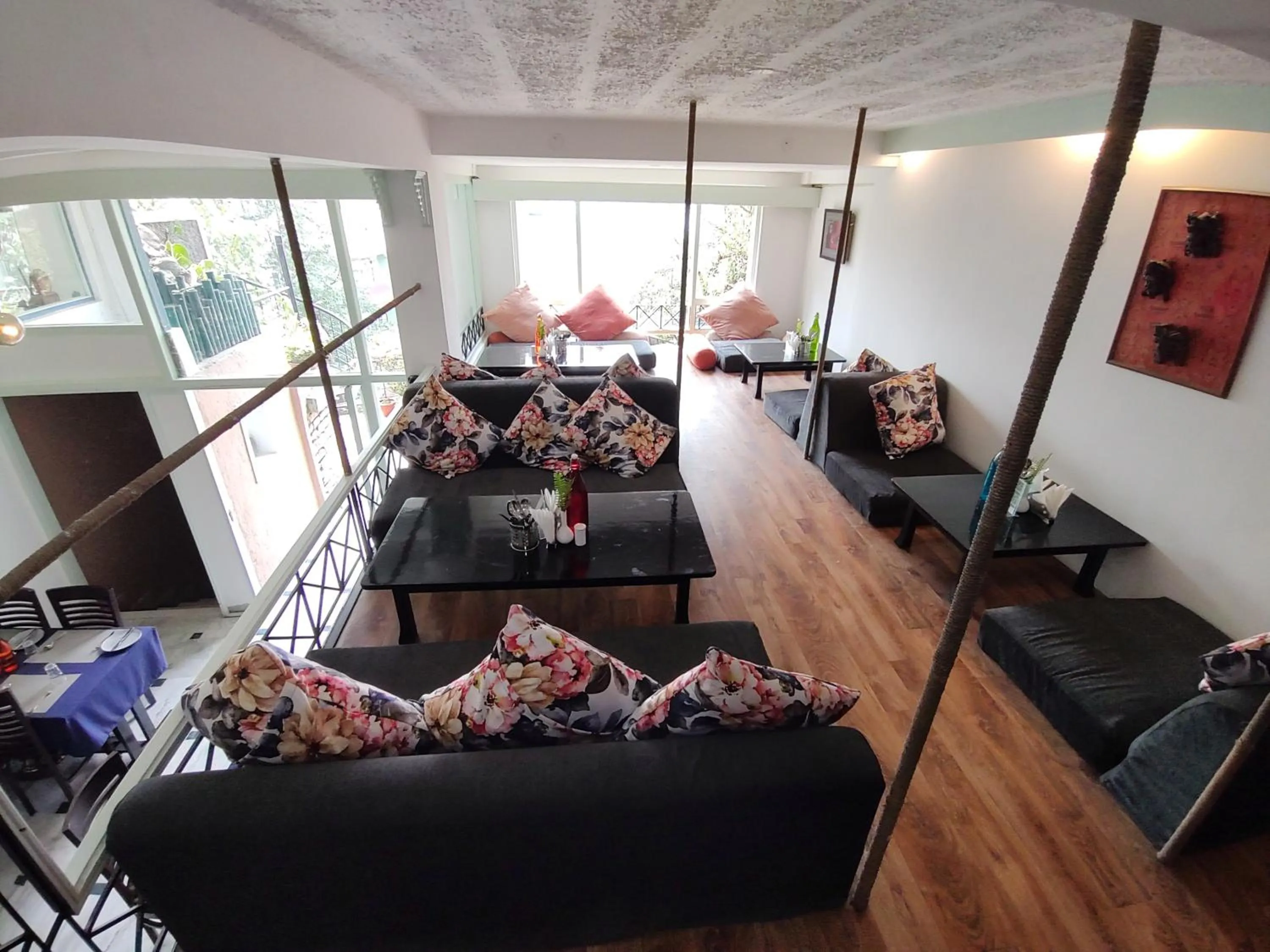 Restaurant/places to eat in Treenz Lite