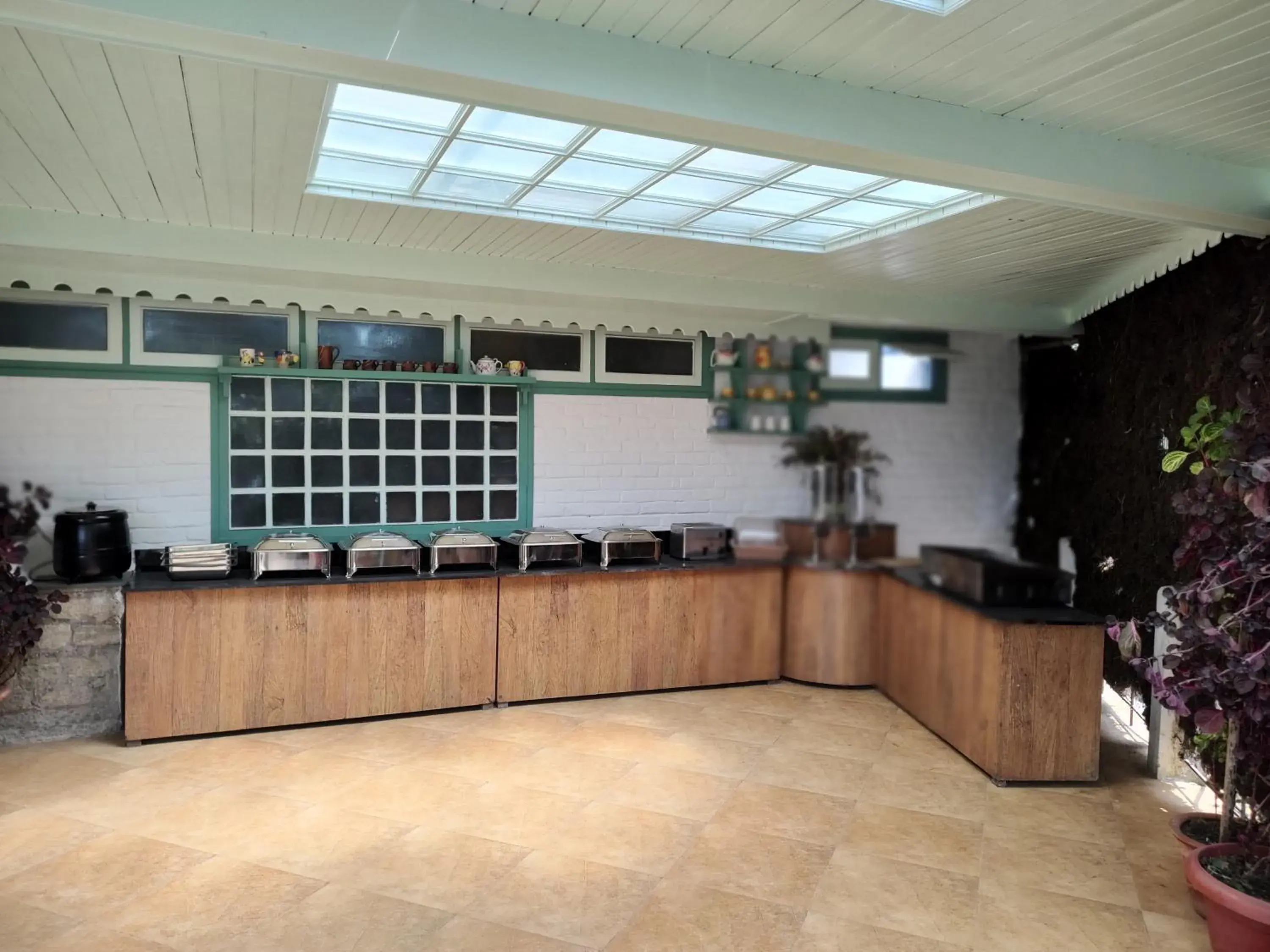 Buffet breakfast in Treenz Lite Buffet breakfast in Treenz Lite