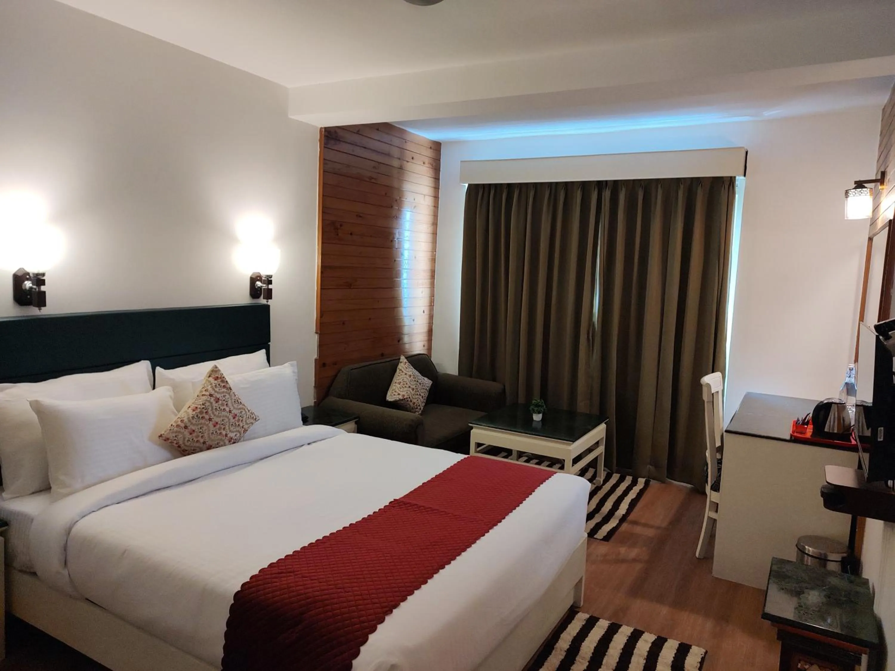 Bedroom, Bed in Treenz Lite