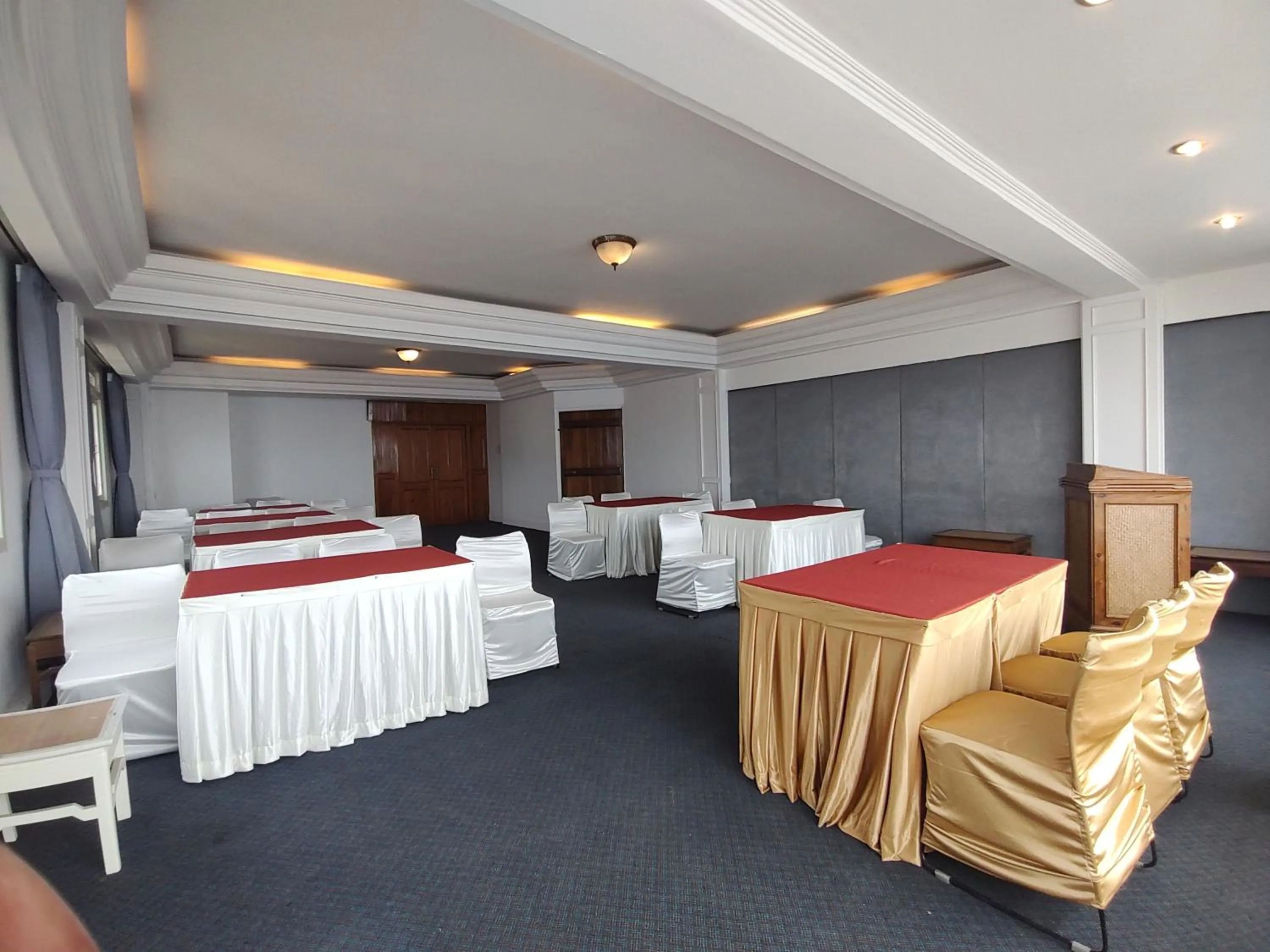 Banquet/Function facilities in Treenz Lite