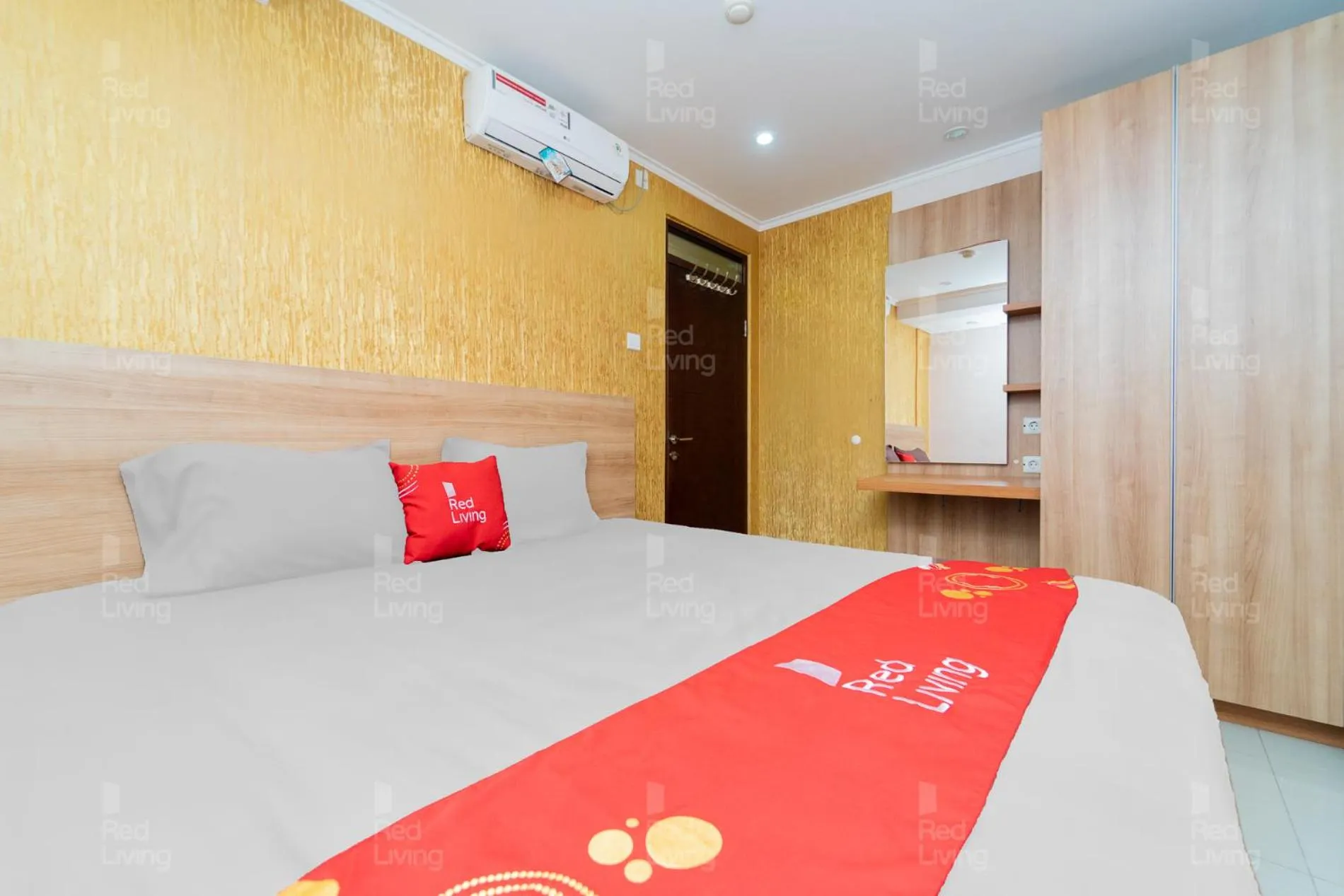 Bedroom, Bed in RedLiving Apartemen Gateway Pasteur - Sean Hospitality
