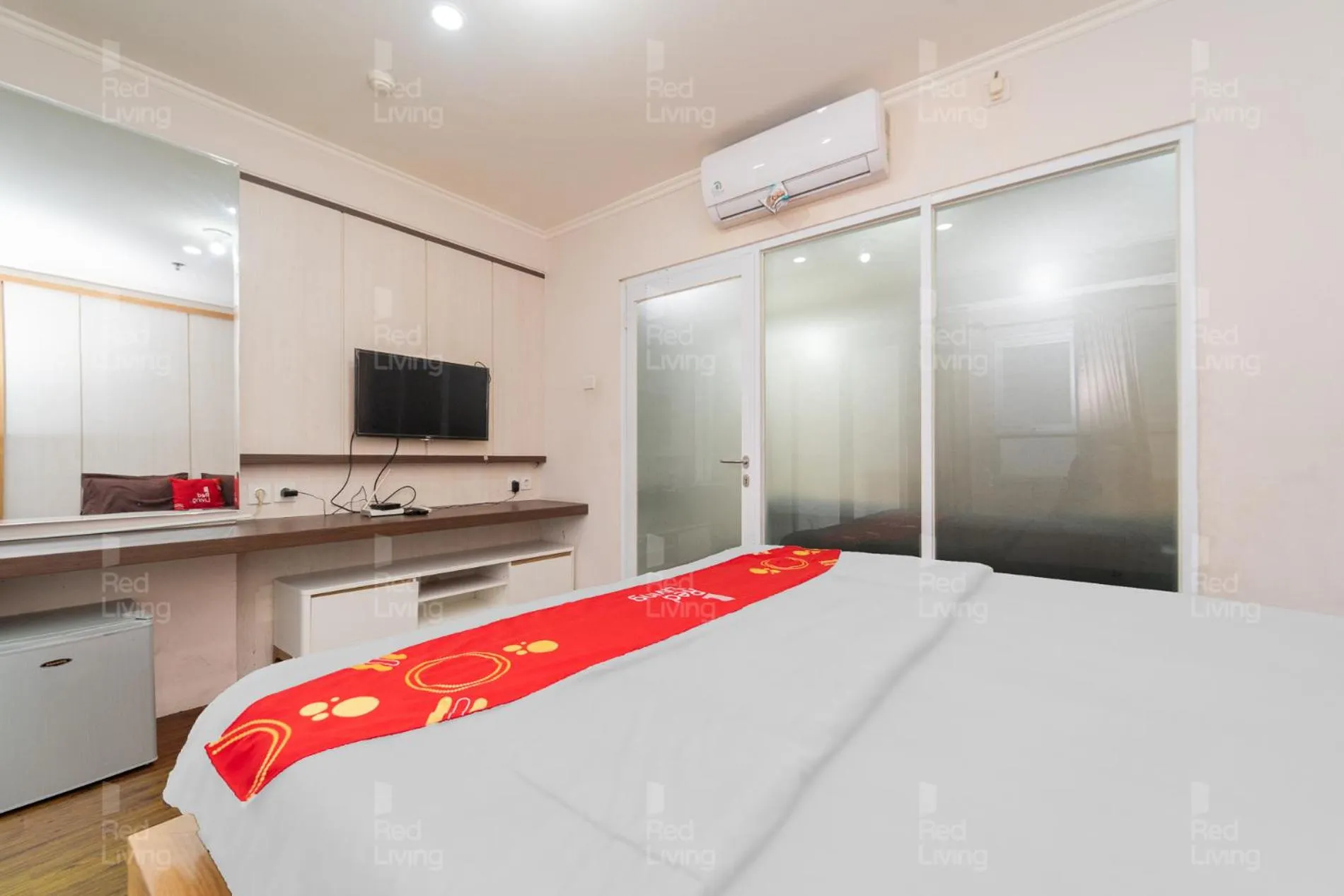 Bedroom, Bed in RedLiving Apartemen Gateway Pasteur - Sean Hospitality