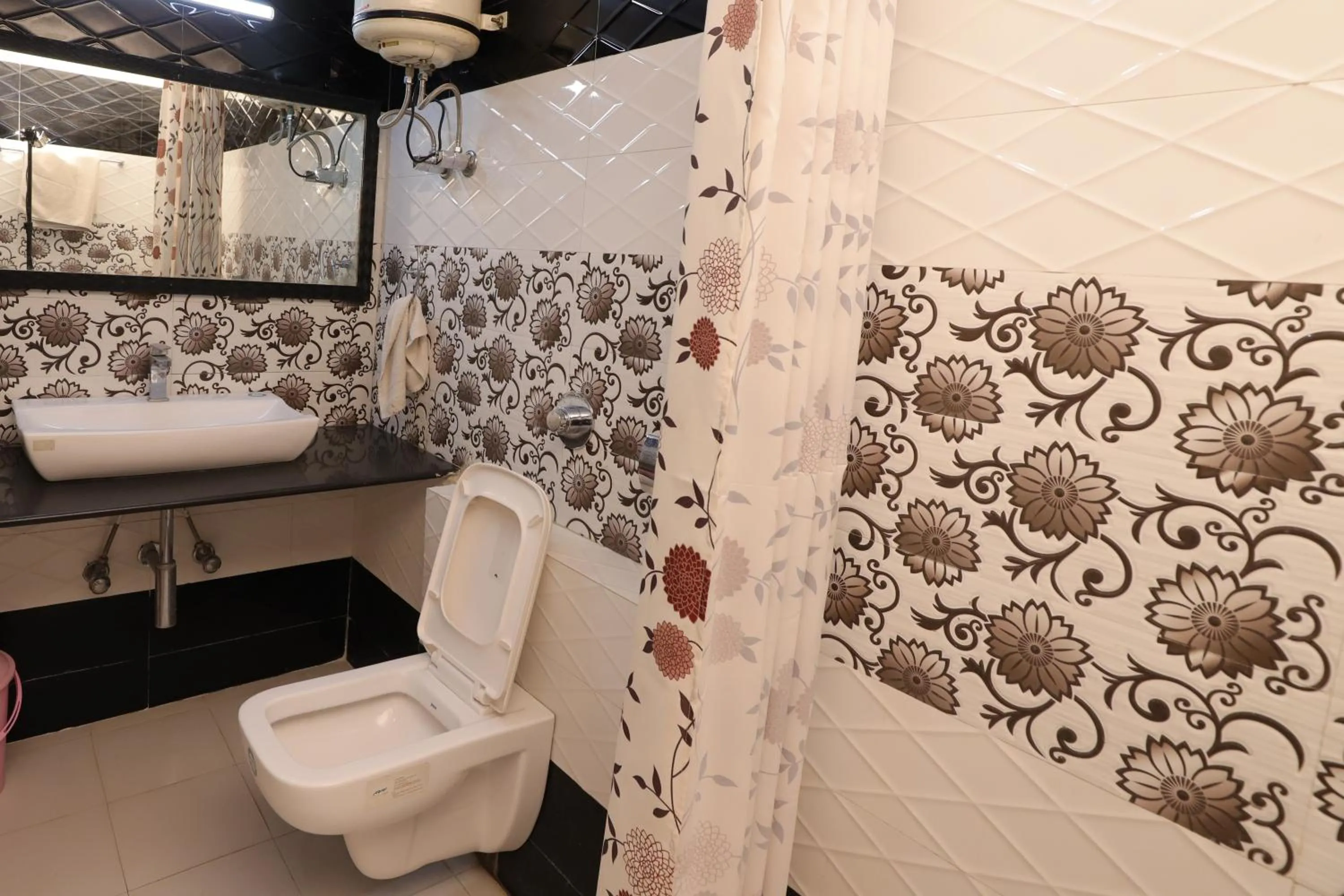 Toilet in Hotel Green View International