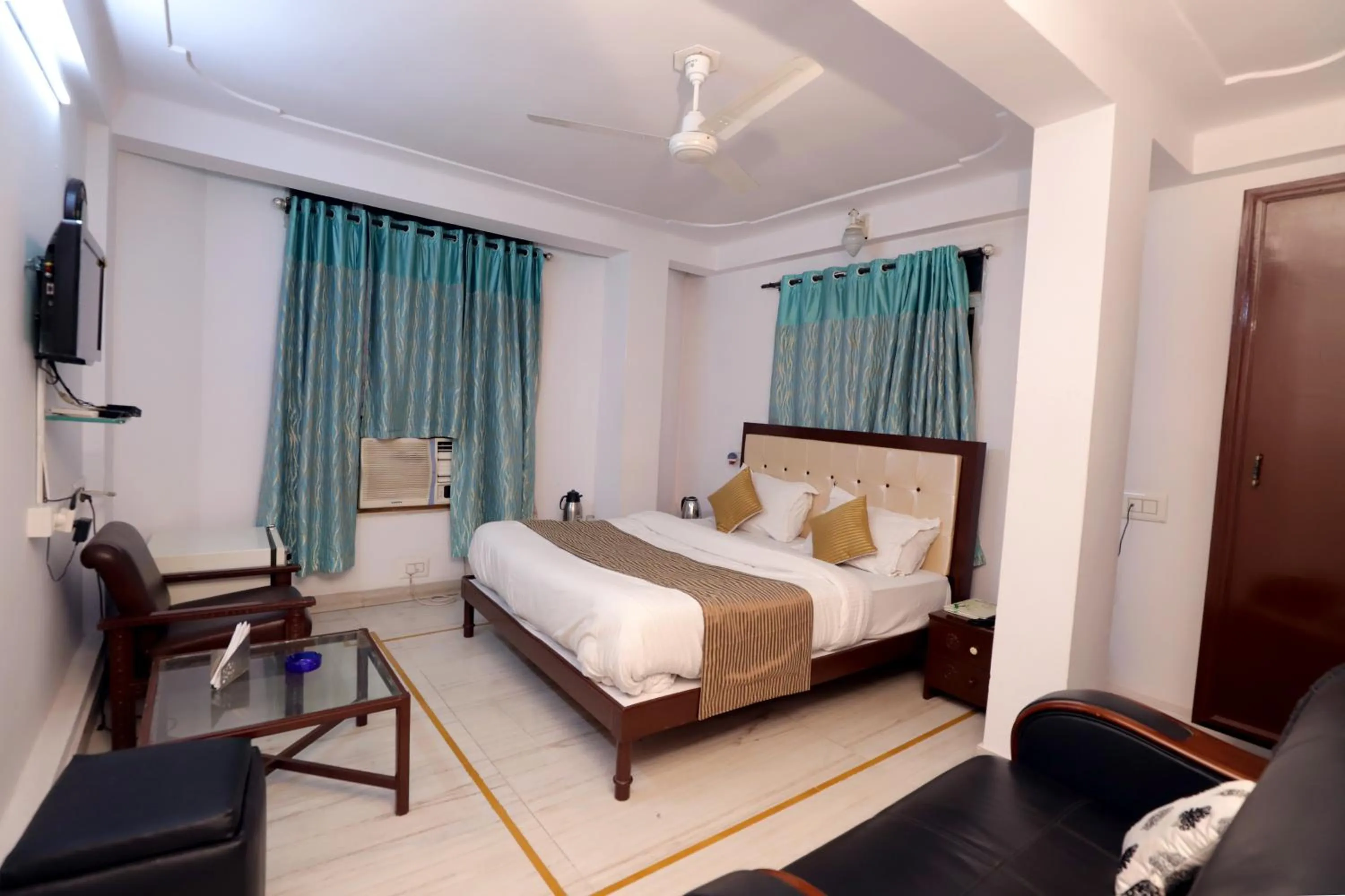 Bed in Hotel Green View International