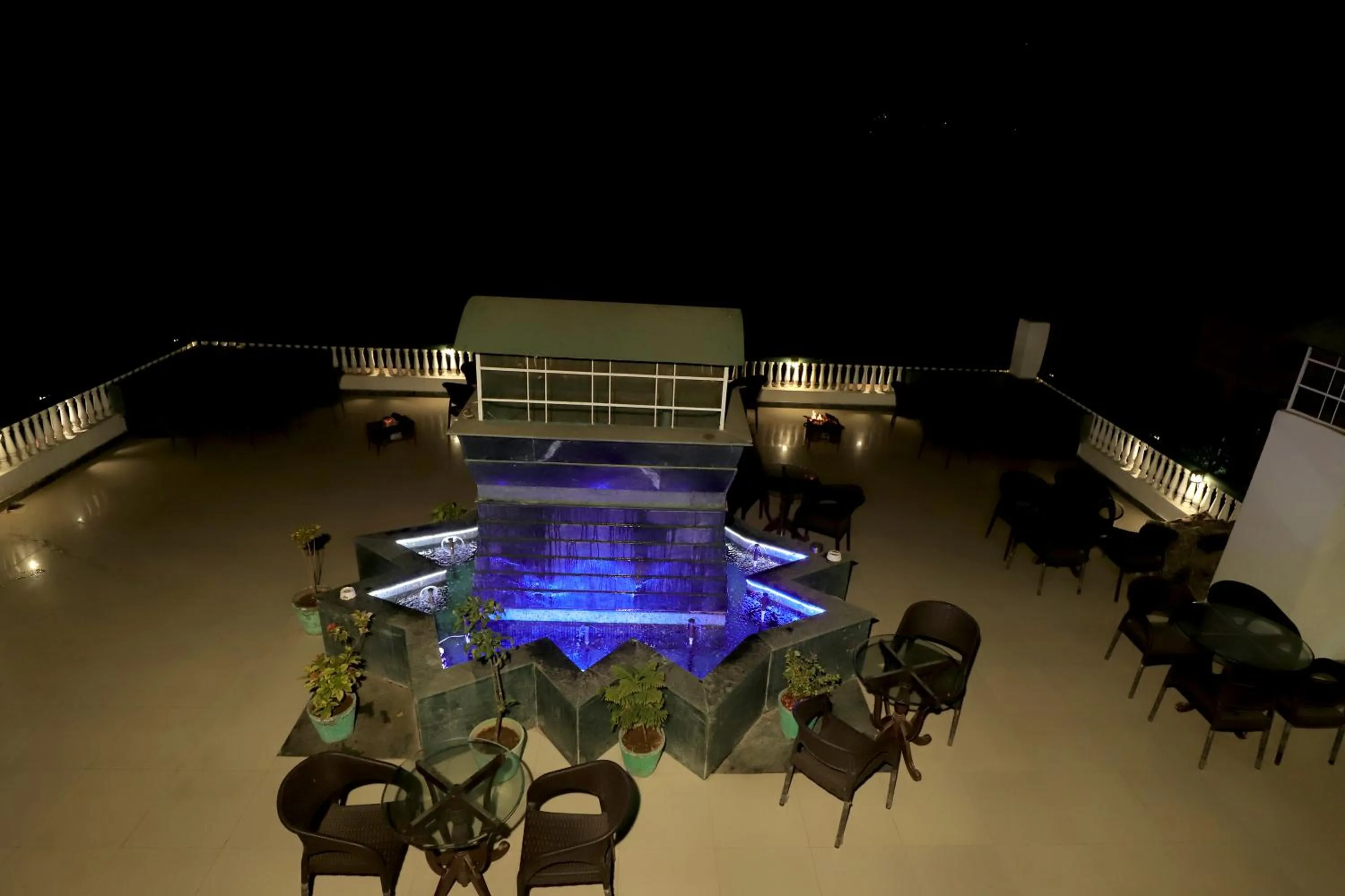 Restaurant/places to eat in Hotel Green View International