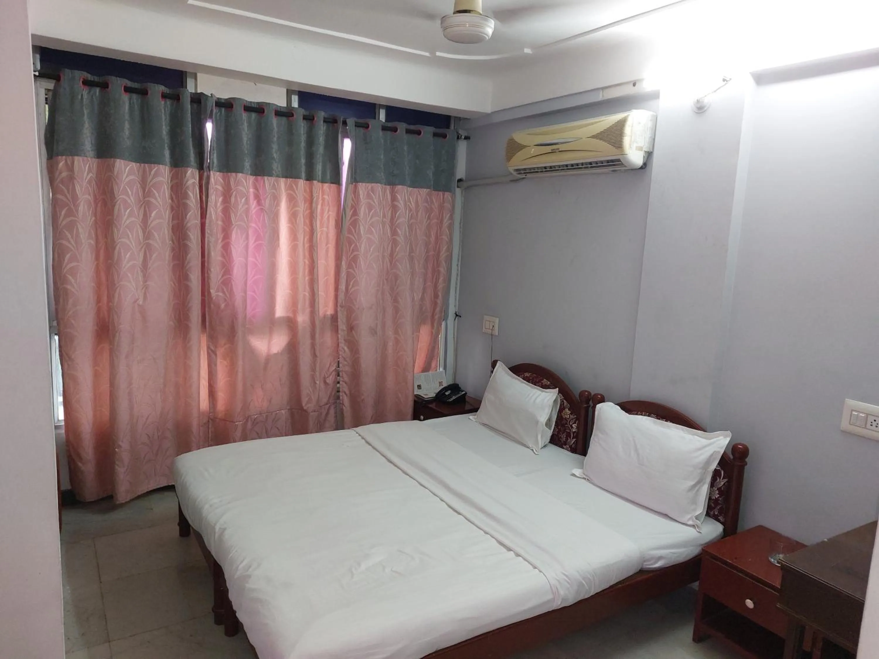 Bed in Hotel Green View International