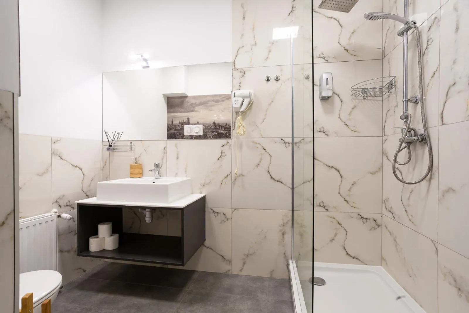 Shower in Moon Apartments Gdańsk