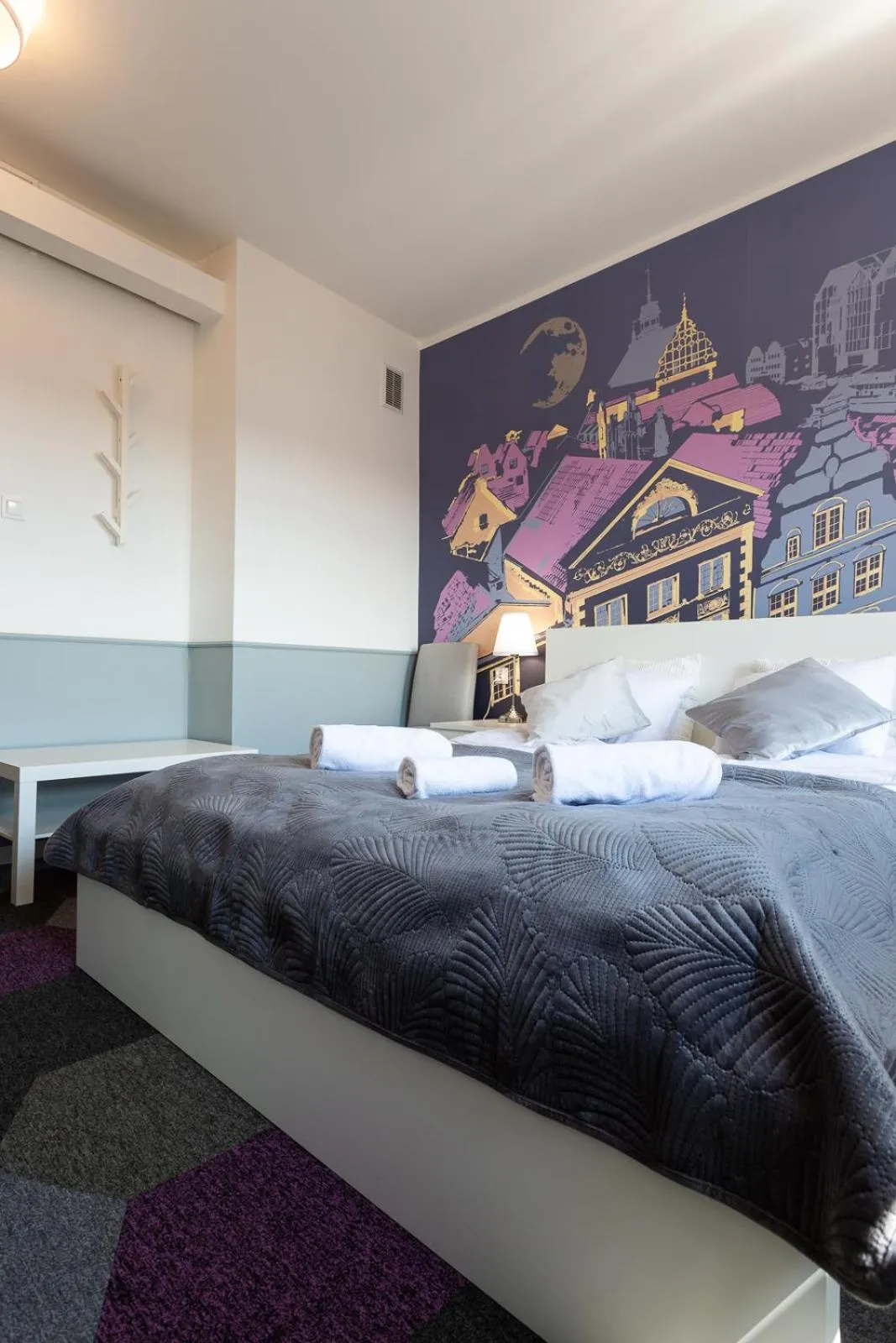 Bed in Moon Apartments Gdańsk